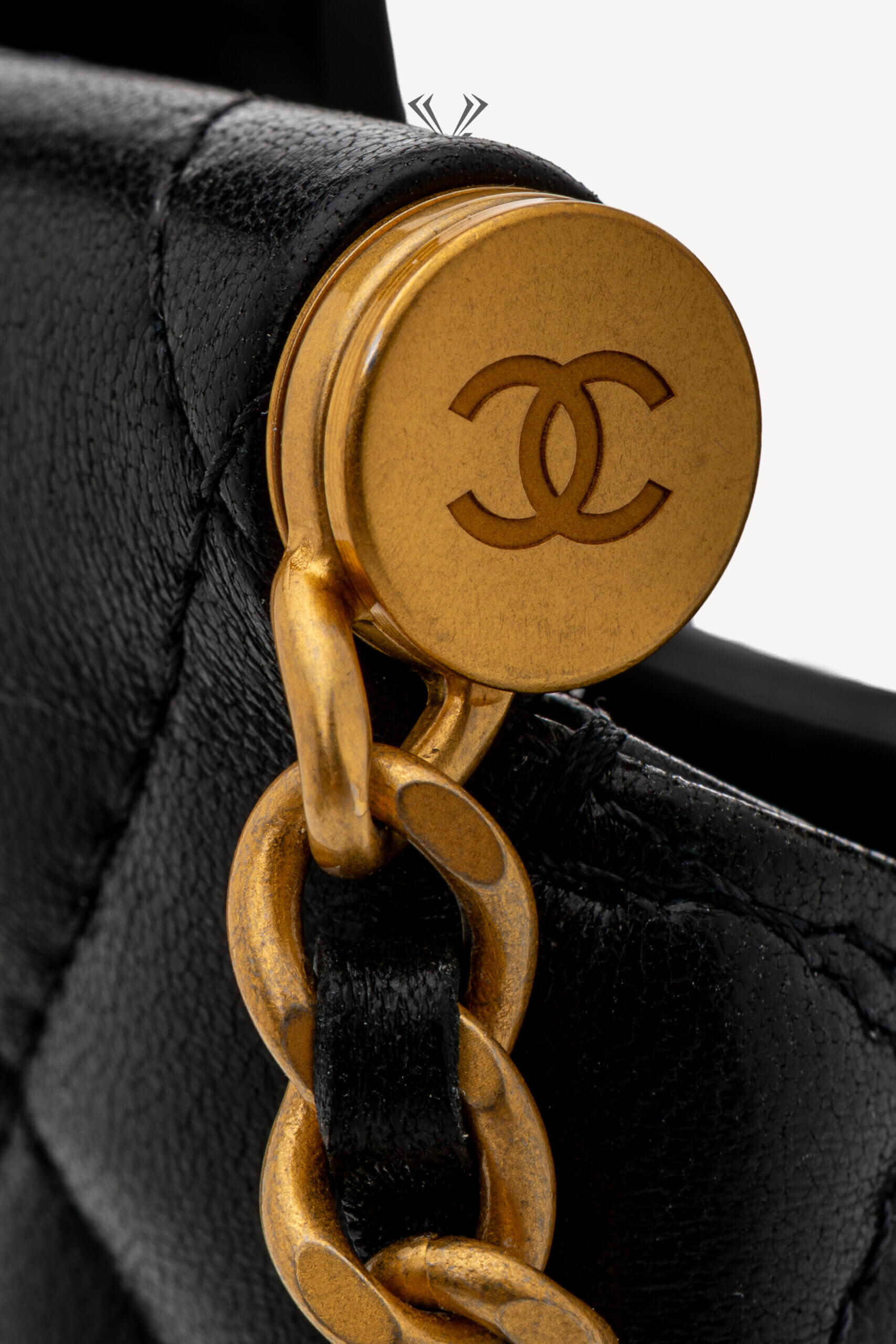 <span style="font-size: 10px;letter-spacing: .15em">HARD TO FIND</span><br> <strong>CHANEL</strong><br> <div style="margin-top:10px;font-size:16px">Lambskin Matelasse Pearl Handle Chain Shoulder Bag Black</div><br> - Image 17