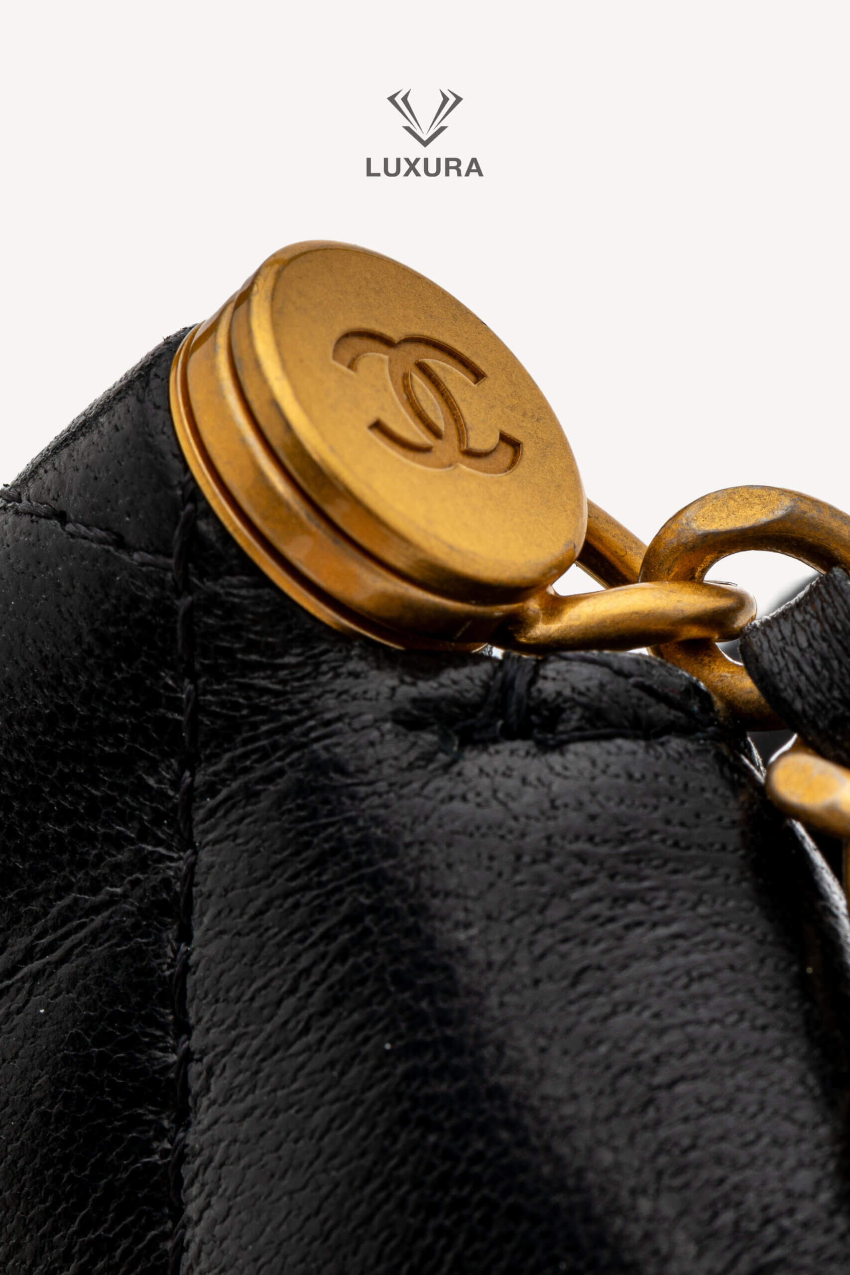 <span style="font-size: 10px;letter-spacing: .15em">HARD TO FIND</span><br> <strong>CHANEL</strong><br> <div style="margin-top:10px;font-size:16px">Lambskin Matelasse Pearl Handle Chain Shoulder Bag Black</div><br> - Image 18