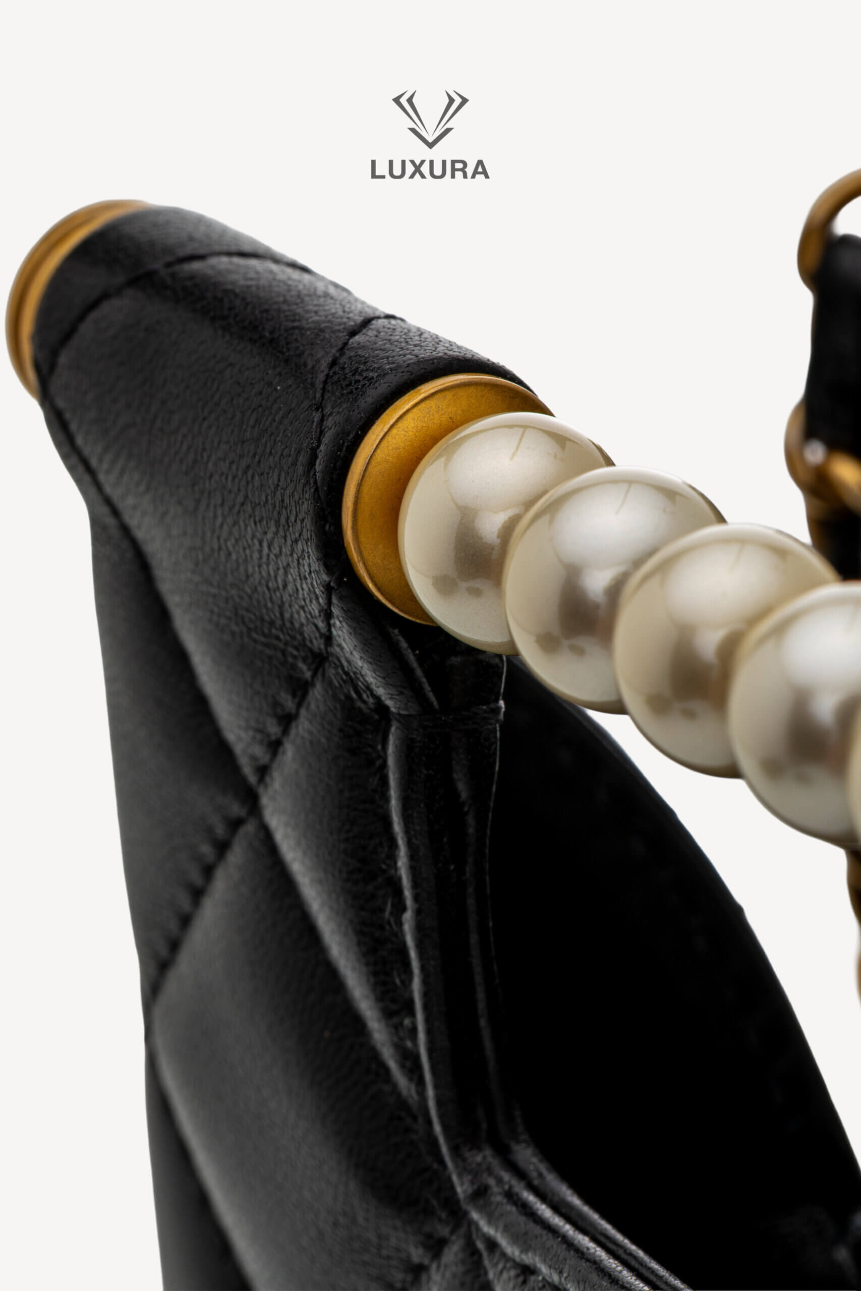 <span style="font-size: 10px;letter-spacing: .15em">HARD TO FIND</span><br> <strong>CHANEL</strong><br> <div style="margin-top:10px;font-size:16px">Lambskin Matelasse Pearl Handle Chain Shoulder Bag Black</div><br> - Image 14