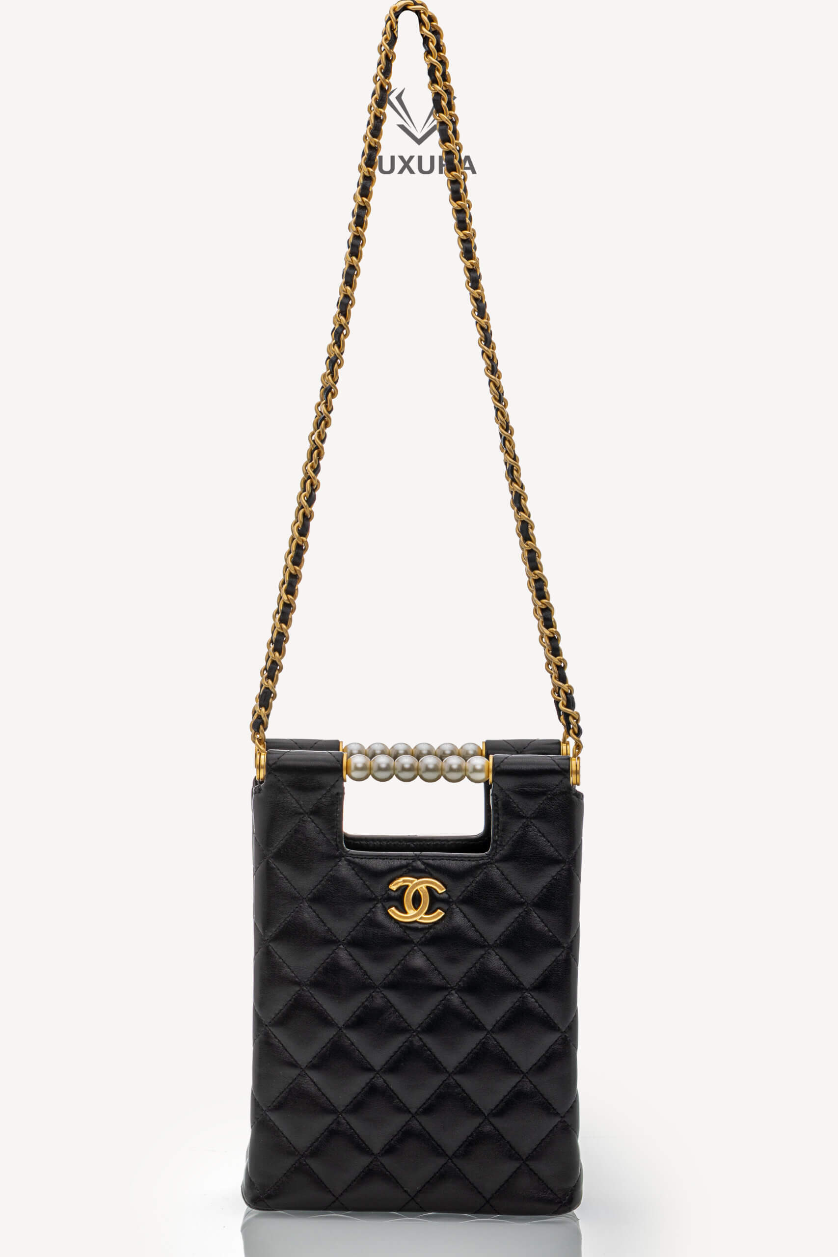 <span style="font-size: 10px;letter-spacing: .15em">HARD TO FIND</span><br> <strong>CHANEL</strong><br> <div style="margin-top:10px;font-size:16px">Lambskin Matelasse Pearl Handle Chain Shoulder Bag Black</div><br> - Image 4