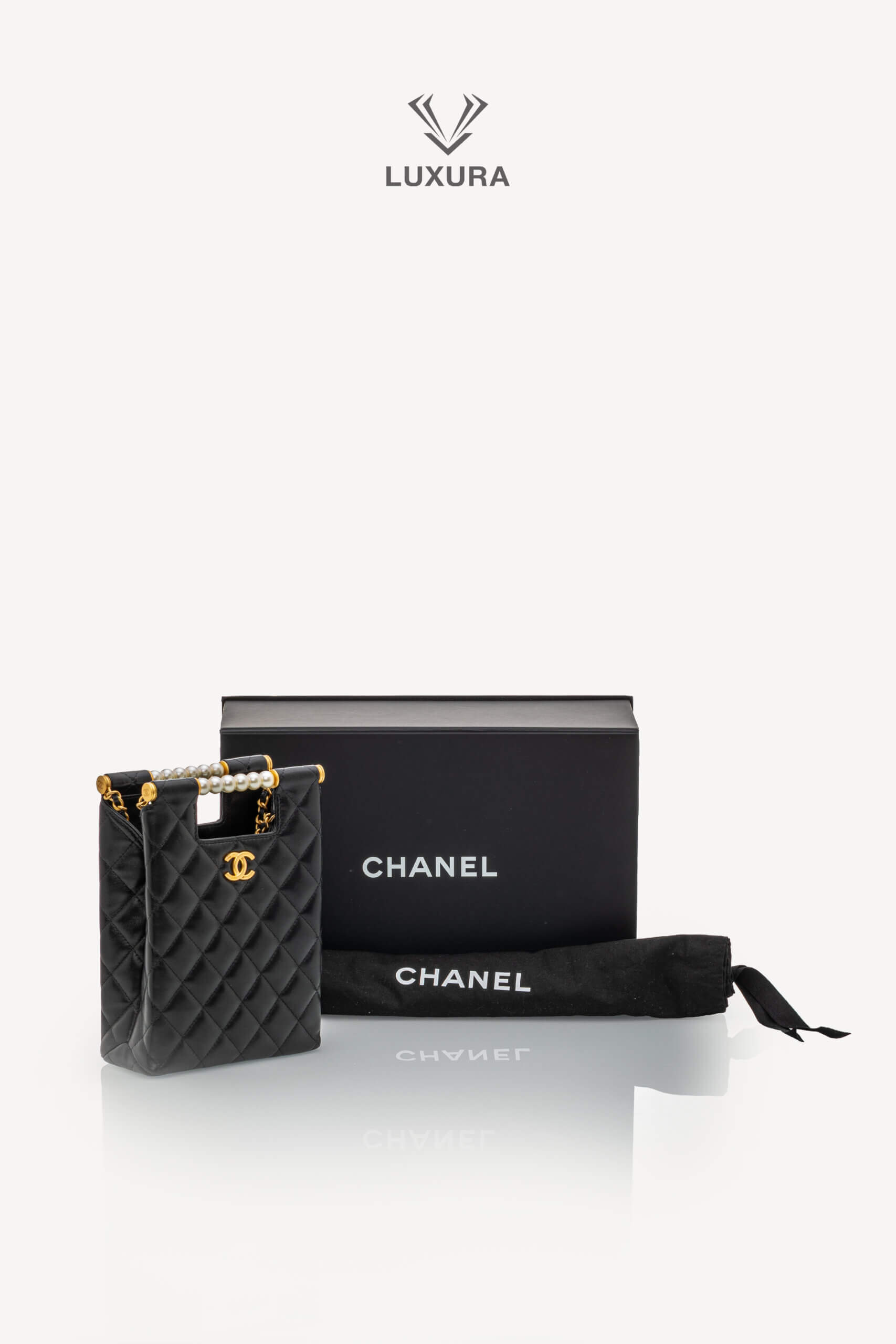<span style="font-size: 10px;letter-spacing: .15em">HARD TO FIND</span><br> <strong>CHANEL</strong><br> <div style="margin-top:10px;font-size:16px">Lambskin Matelasse Pearl Handle Chain Shoulder Bag Black</div><br> - Image 2