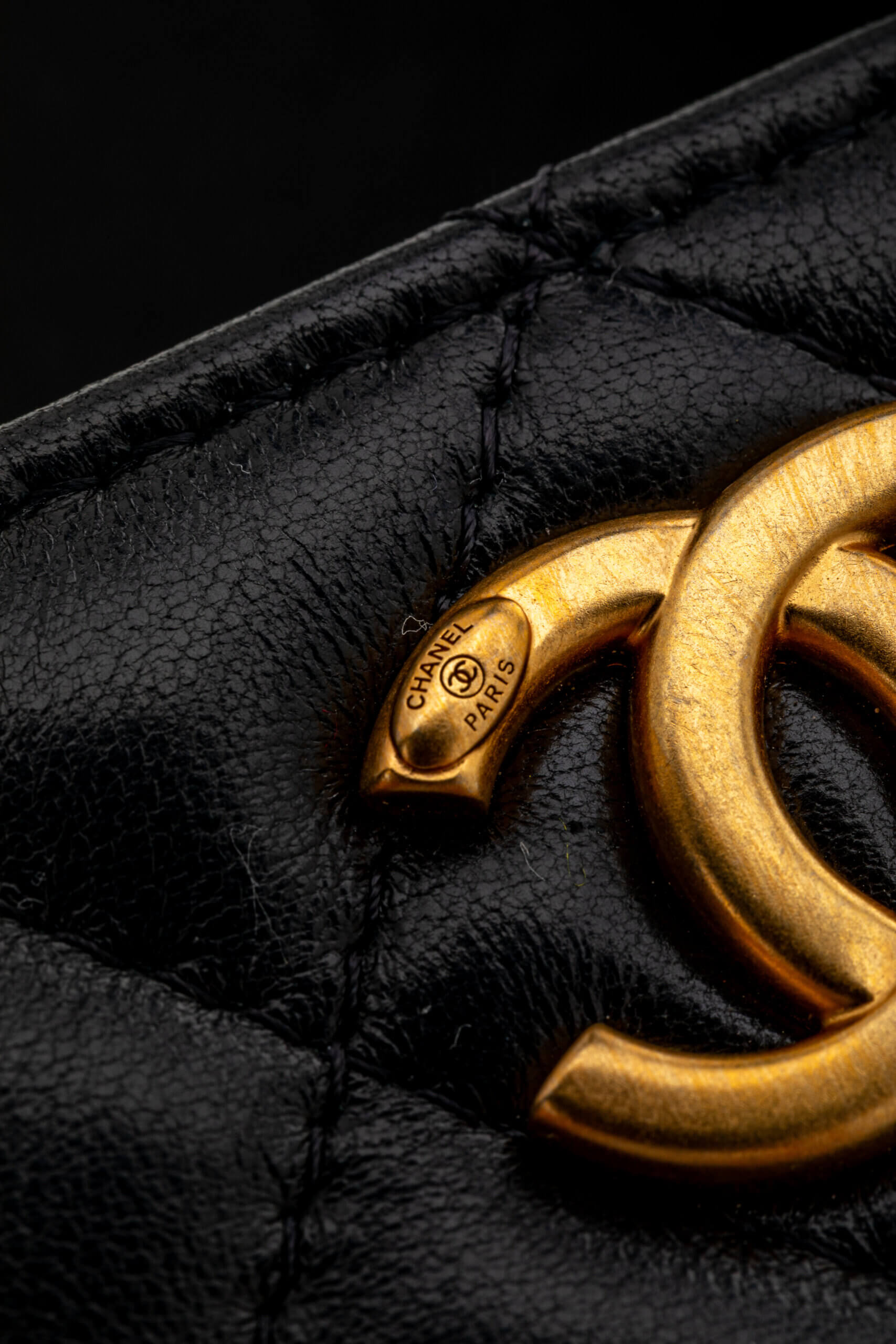 <span style="font-size: 10px;letter-spacing: .15em">HARD TO FIND</span><br> <strong>CHANEL</strong><br> <div style="margin-top:10px;font-size:16px">Lambskin Matelasse Pearl Handle Chain Shoulder Bag Black</div><br> - Image 12