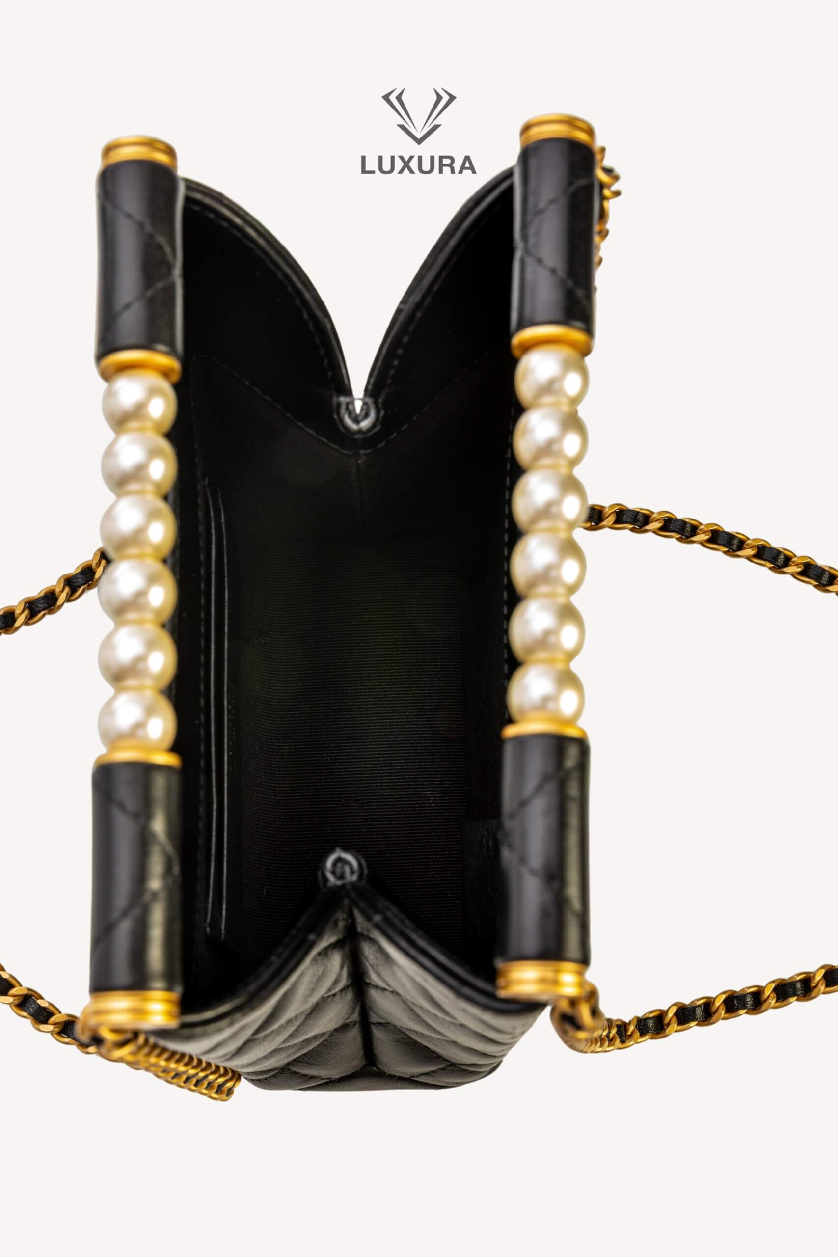 <span style="font-size: 10px;letter-spacing: .15em">HARD TO FIND</span><br> <strong>CHANEL</strong><br> <div style="margin-top:10px;font-size:16px">Lambskin Matelasse Pearl Handle Chain Shoulder Bag Black</div><br> - Image 11