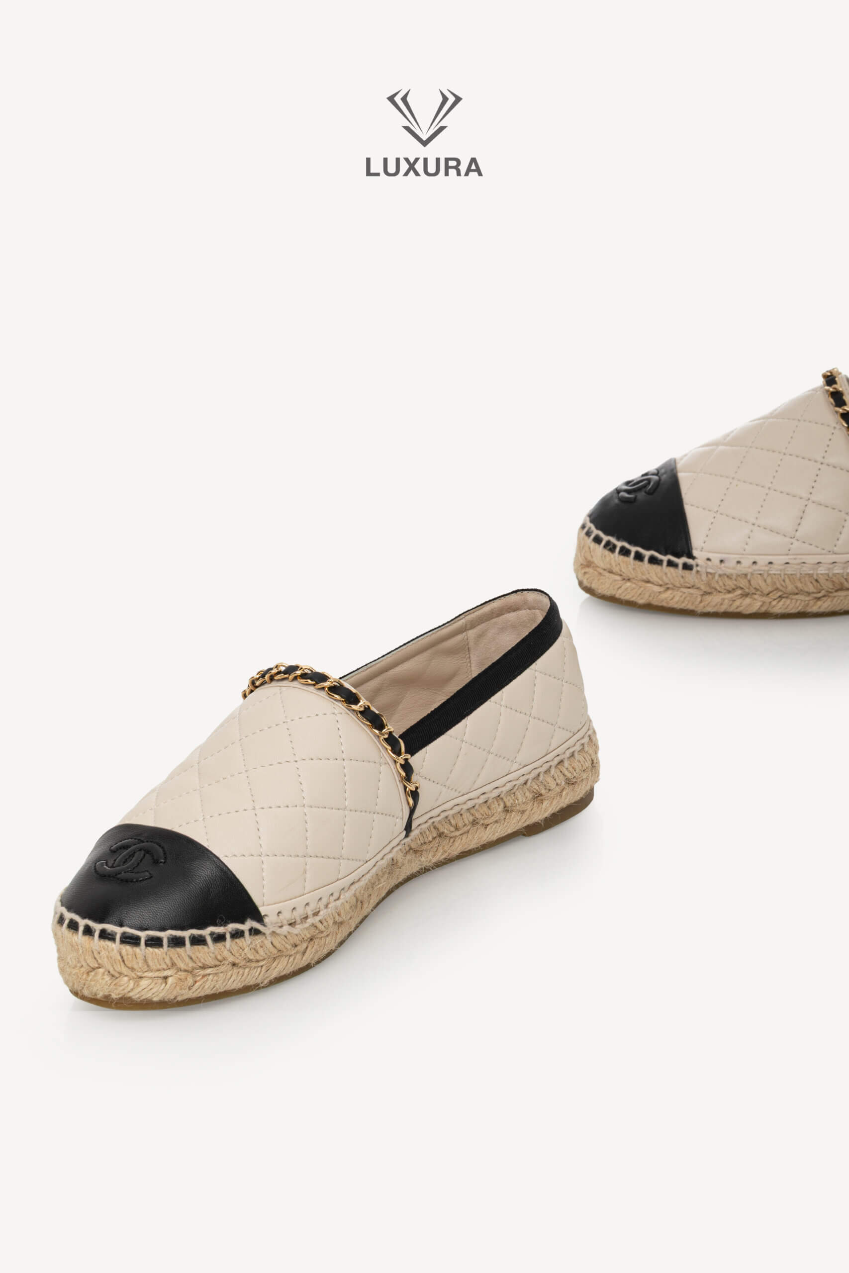 <span style="font-size: 10px;letter-spacing: .15em">BEST DEAL</span><br> <strong>CHANEL</strong><br> <div style="margin-top:10px;font-size:16px">Lambskin Grosgrain Quilted CC Chain Espadrilles Beige Black 39</div><br> - Image 5