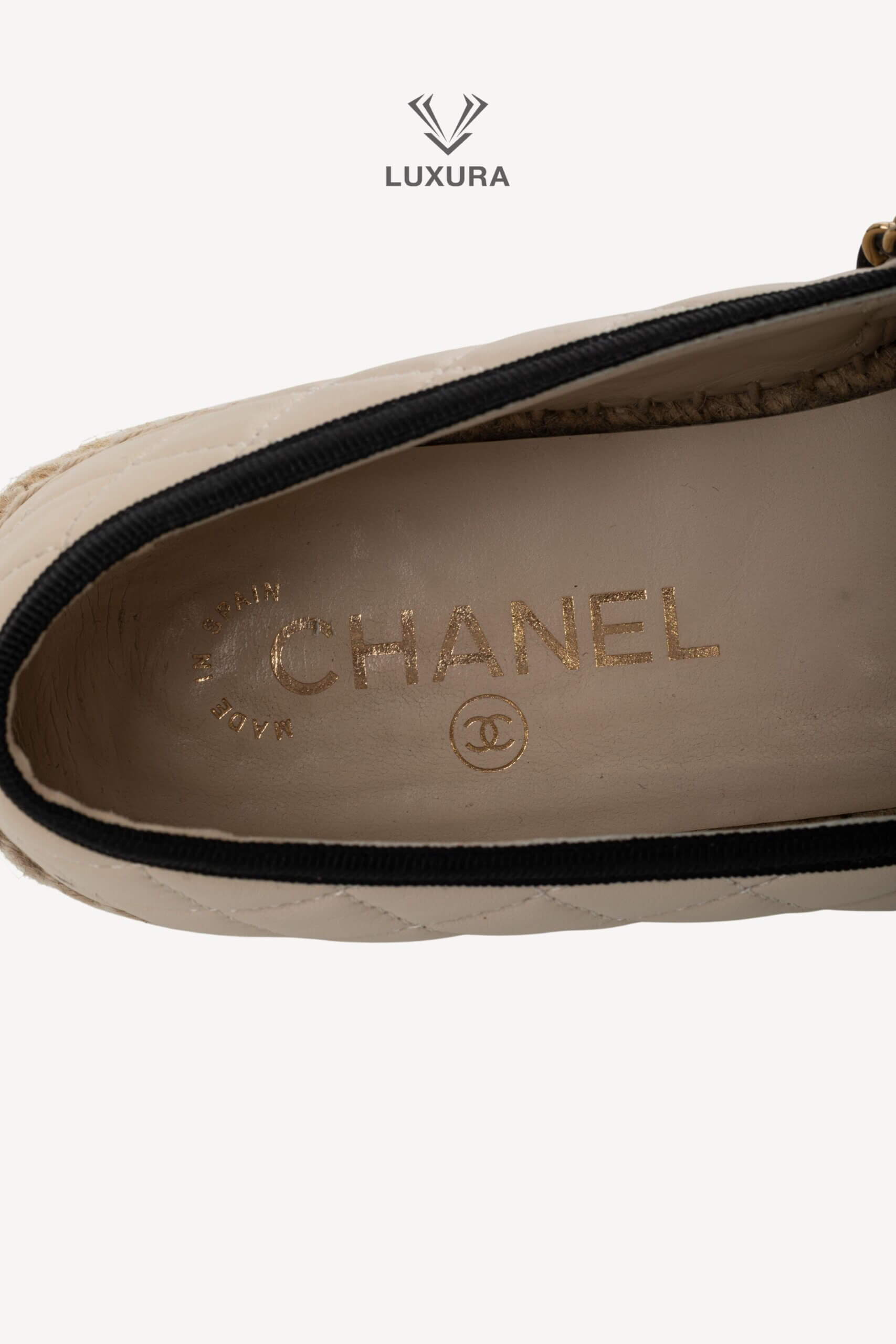 <span style="font-size: 10px;letter-spacing: .15em">BEST DEAL</span><br> <strong>CHANEL</strong><br> <div style="margin-top:10px;font-size:16px">Lambskin Grosgrain Quilted CC Chain Espadrilles Beige Black 39</div><br> - Image 20