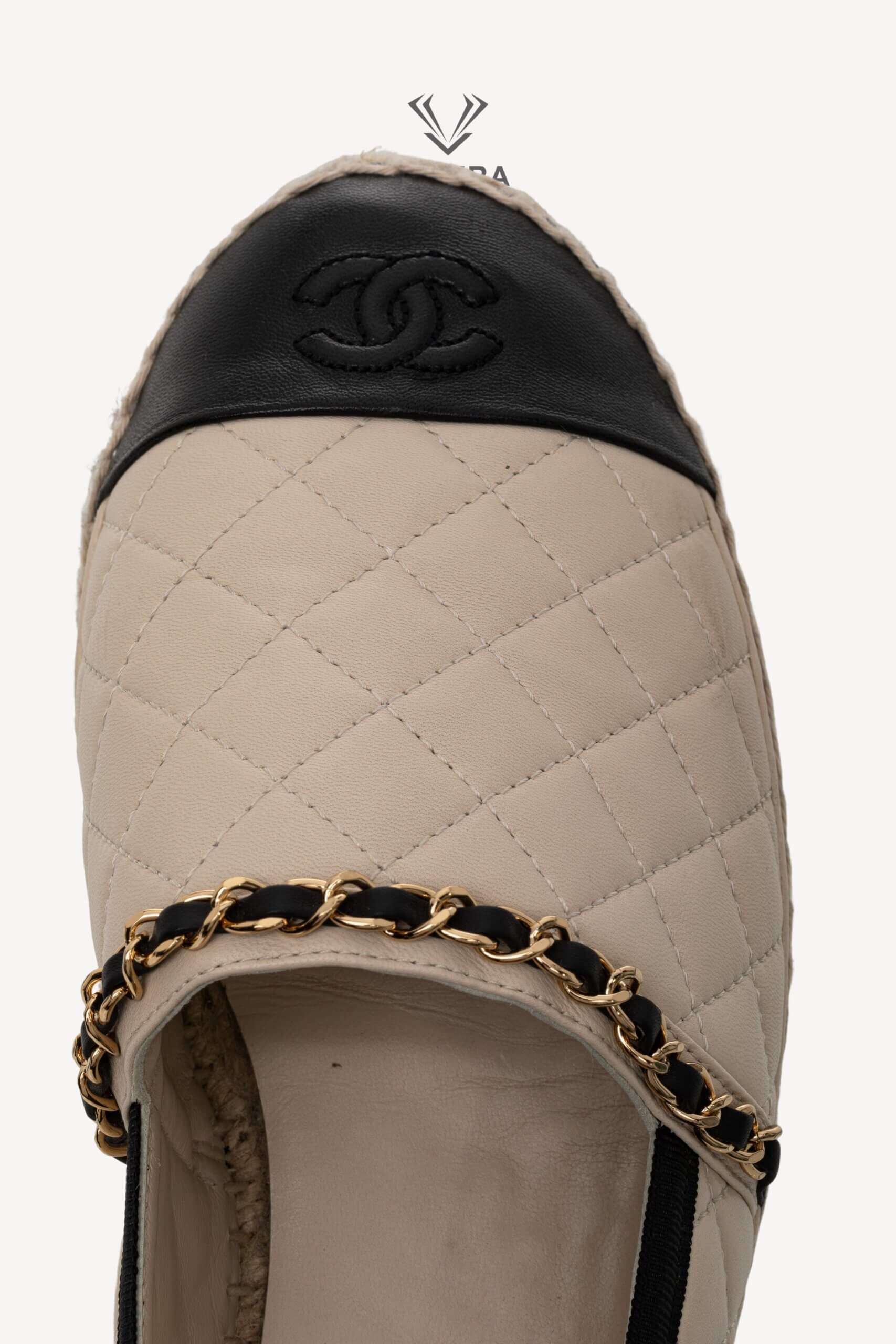 <span style="font-size: 10px;letter-spacing: .15em">BEST DEAL</span><br> <strong>CHANEL</strong><br> <div style="margin-top:10px;font-size:16px">Lambskin Grosgrain Quilted CC Chain Espadrilles Beige Black 39</div><br> - Image 9