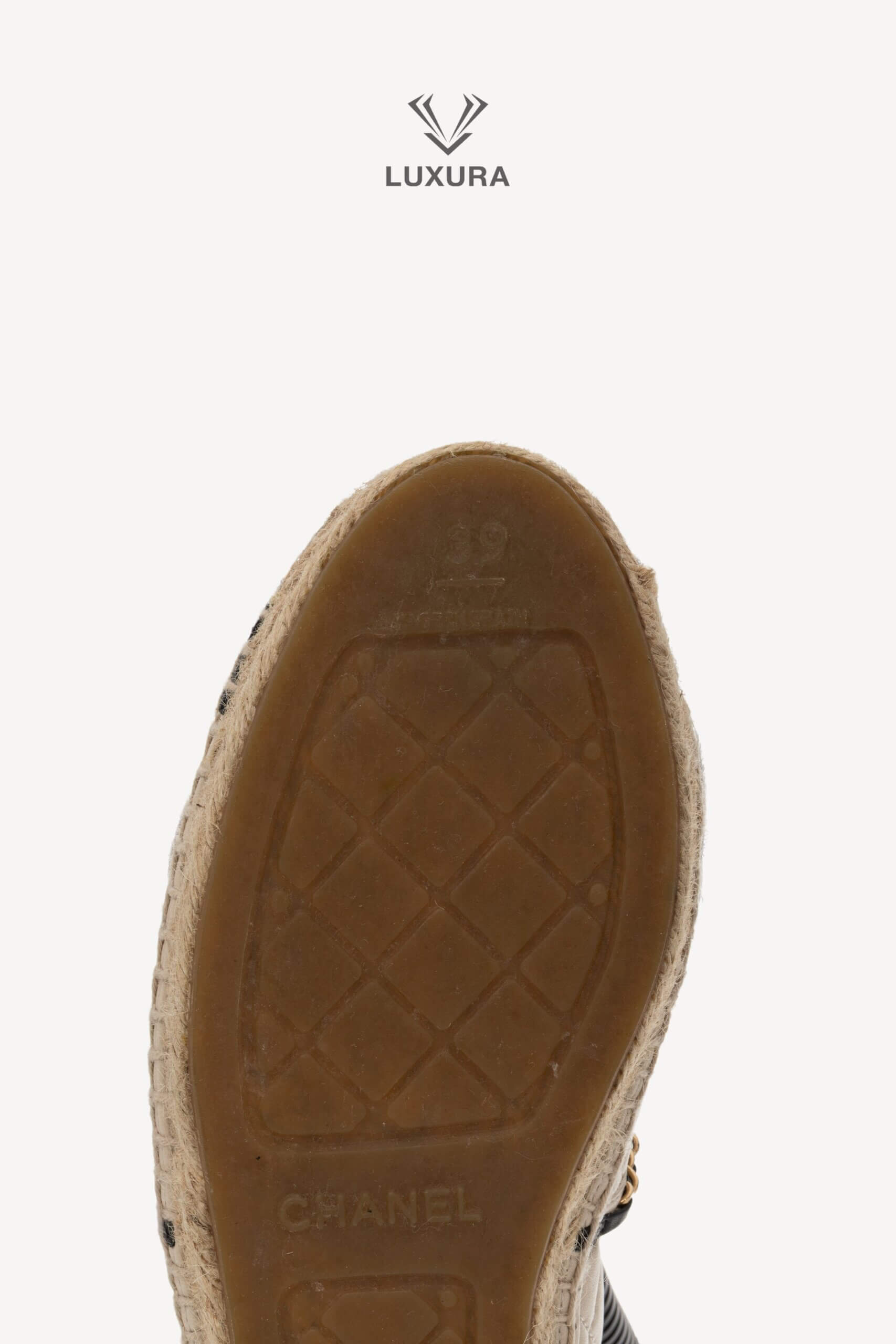 <span style="font-size: 10px;letter-spacing: .15em">BEST DEAL</span><br> <strong>CHANEL</strong><br> <div style="margin-top:10px;font-size:16px">Lambskin Grosgrain Quilted CC Chain Espadrilles Beige Black 39</div><br> - Image 22