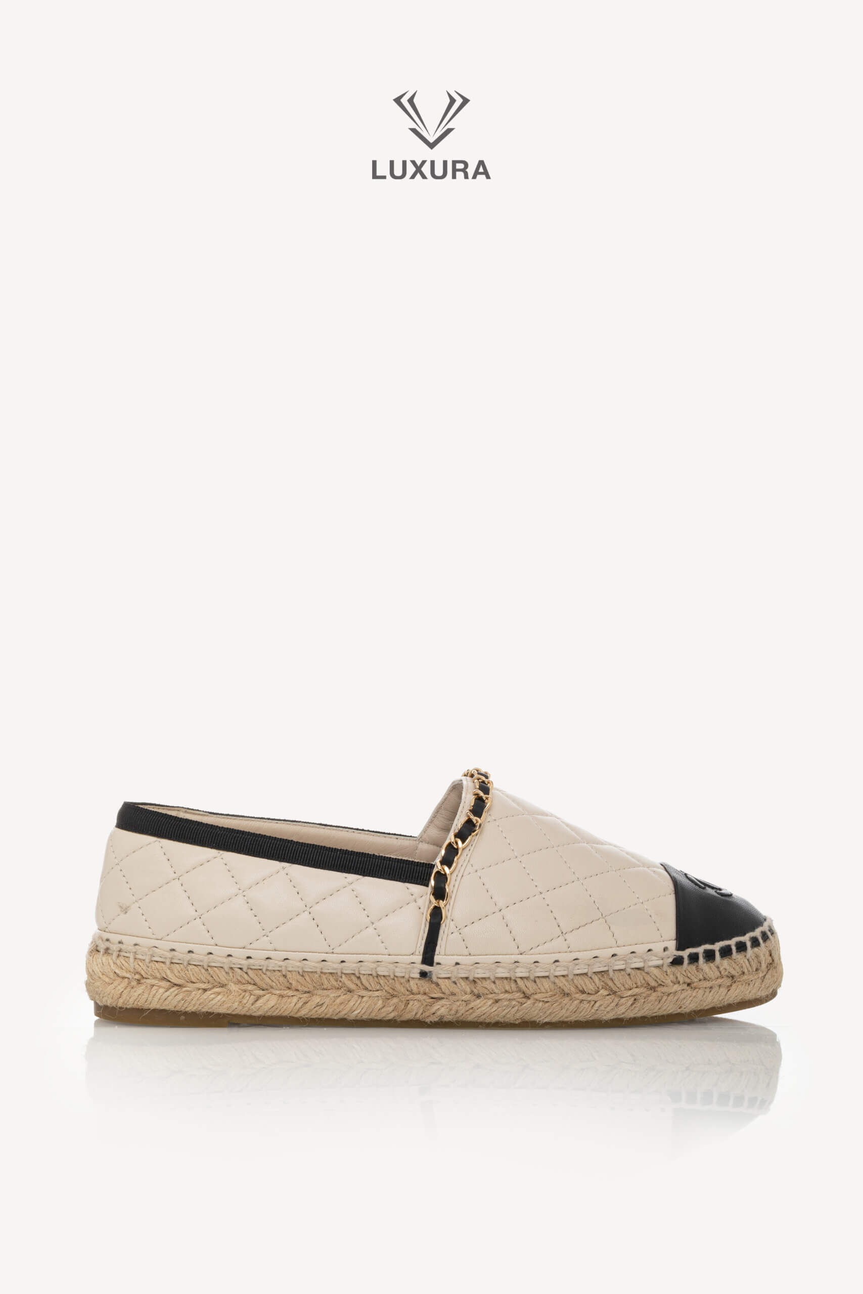 <span style="font-size: 10px;letter-spacing: .15em">BEST DEAL</span><br> <strong>CHANEL</strong><br> <div style="margin-top:10px;font-size:16px">Lambskin Grosgrain Quilted CC Chain Espadrilles Beige Black 39</div><br>
