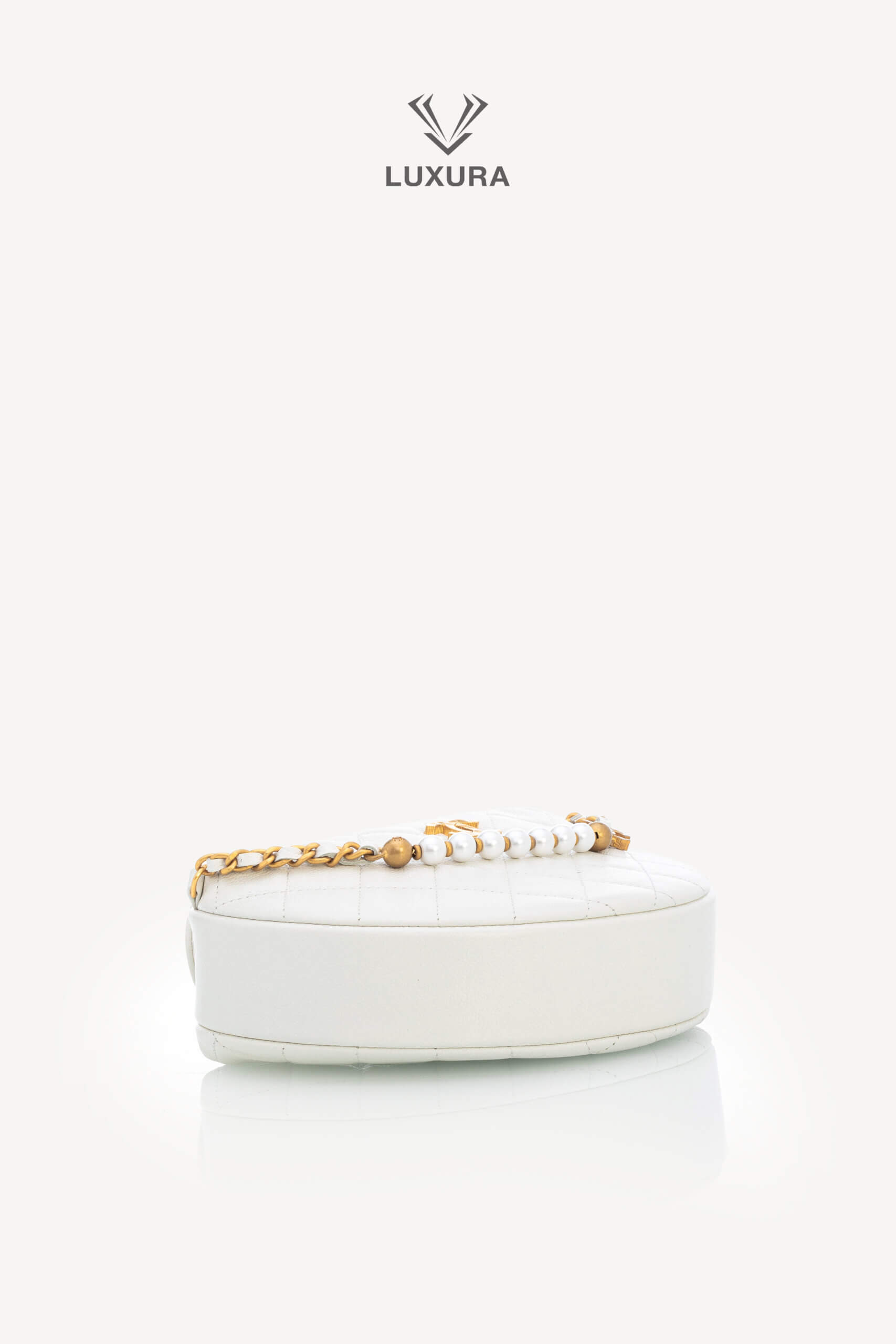 <span style="font-size: 10px;letter-spacing: .15em">HARD TO FIND</span><br> <strong>CHANEL</strong><br> <div style="margin-top:10px;font-size:16px">Shiny Caviar Quilted Bow Pouch Hobo White</div><br> - Image 20