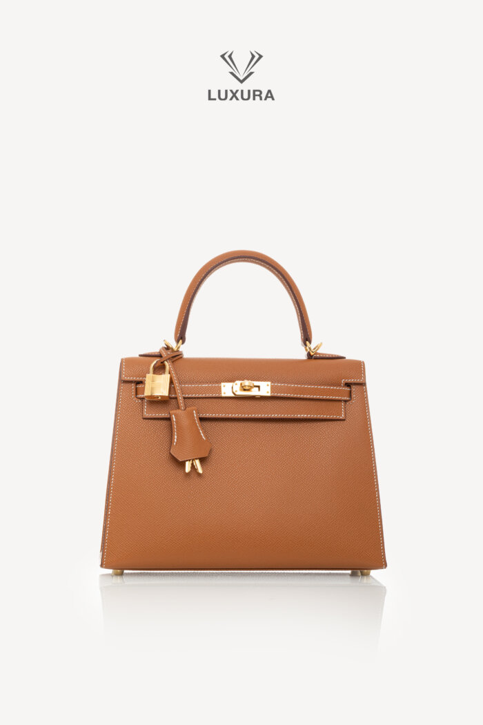 <span style="font-size: 10px;letter-spacing: .15em">HARD TO FIND</span><br>            <strong>HERMES</strong><br>            <div style="margin-top:10px;font-size:16px">Kelly Sellier 25 Gold Epsom Gold Hardware</div><br>