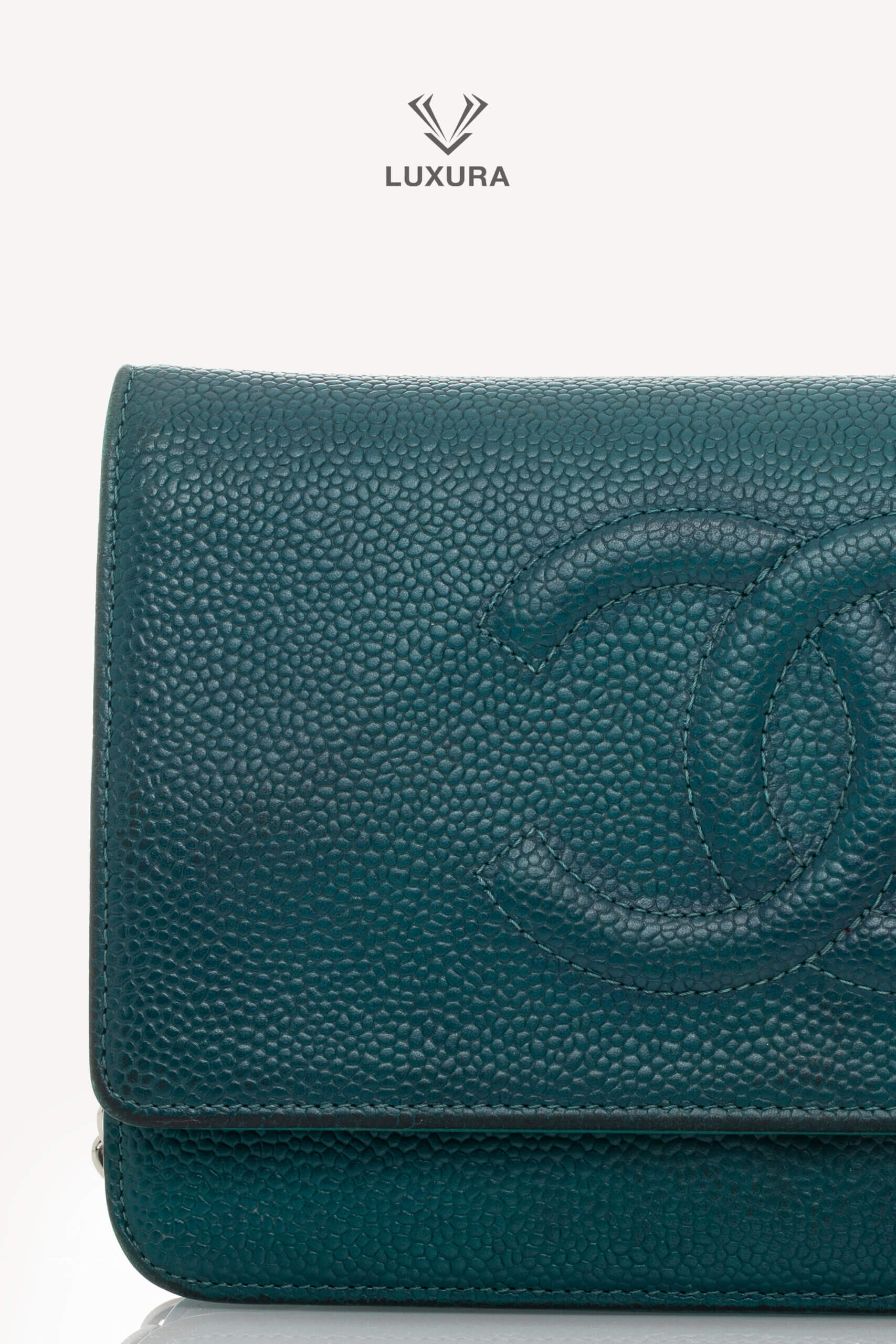 <span style="font-size: 10px;letter-spacing: .15em">HARD TO FIND</span><br>            <strong>CHANEL</strong><br>            <div style="margin-top:10px;font-size:16px">Caviar Timeless CC Wallet on Chain WOC Blue</div><br> - Image 21