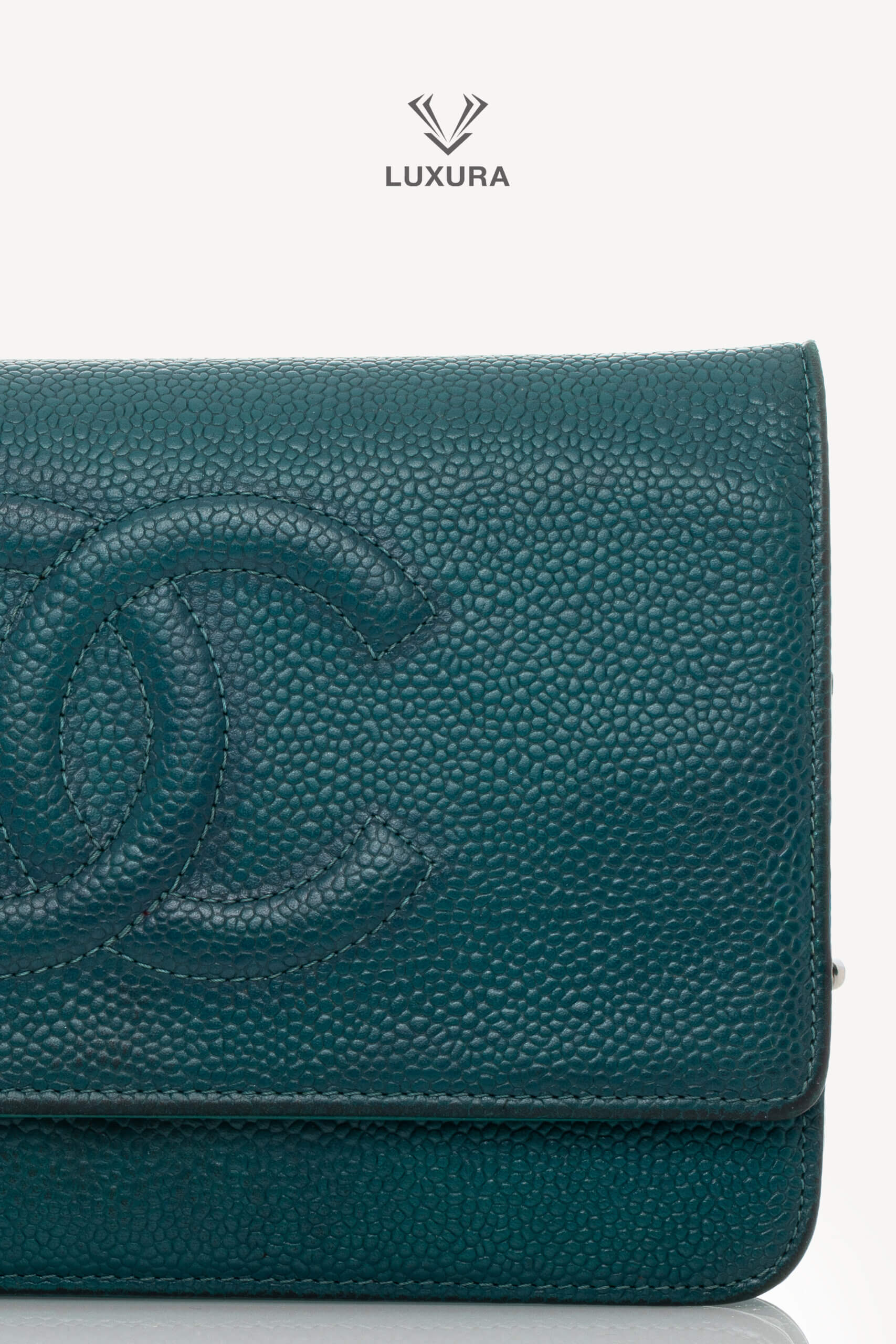 <span style="font-size: 10px;letter-spacing: .15em">HARD TO FIND</span><br>            <strong>CHANEL</strong><br>            <div style="margin-top:10px;font-size:16px">Caviar Timeless CC Wallet on Chain WOC Blue</div><br> - Image 22