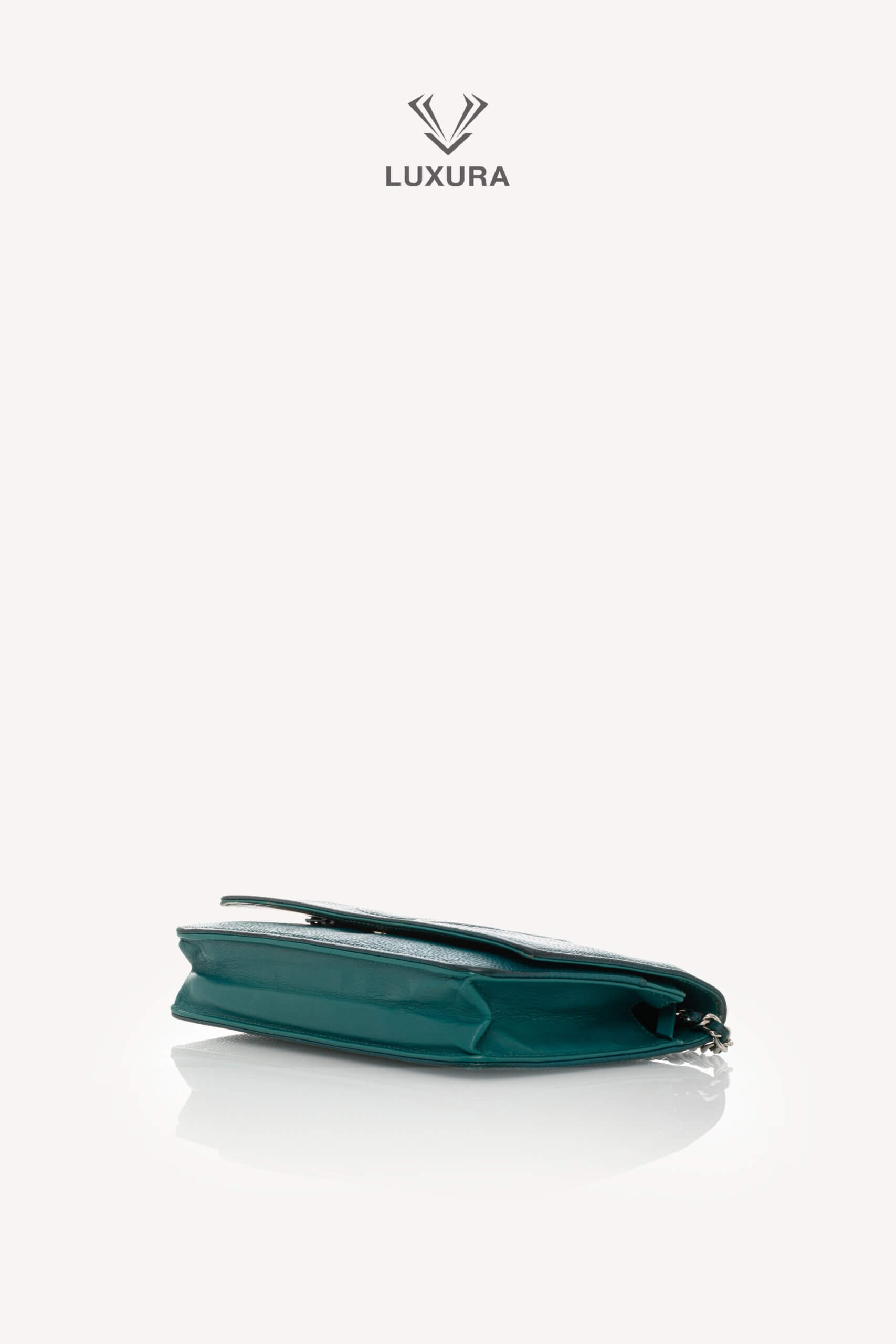 <span style="font-size: 10px;letter-spacing: .15em">HARD TO FIND</span><br>            <strong>CHANEL</strong><br>            <div style="margin-top:10px;font-size:16px">Caviar Timeless CC Wallet on Chain WOC Blue</div><br> - Image 25