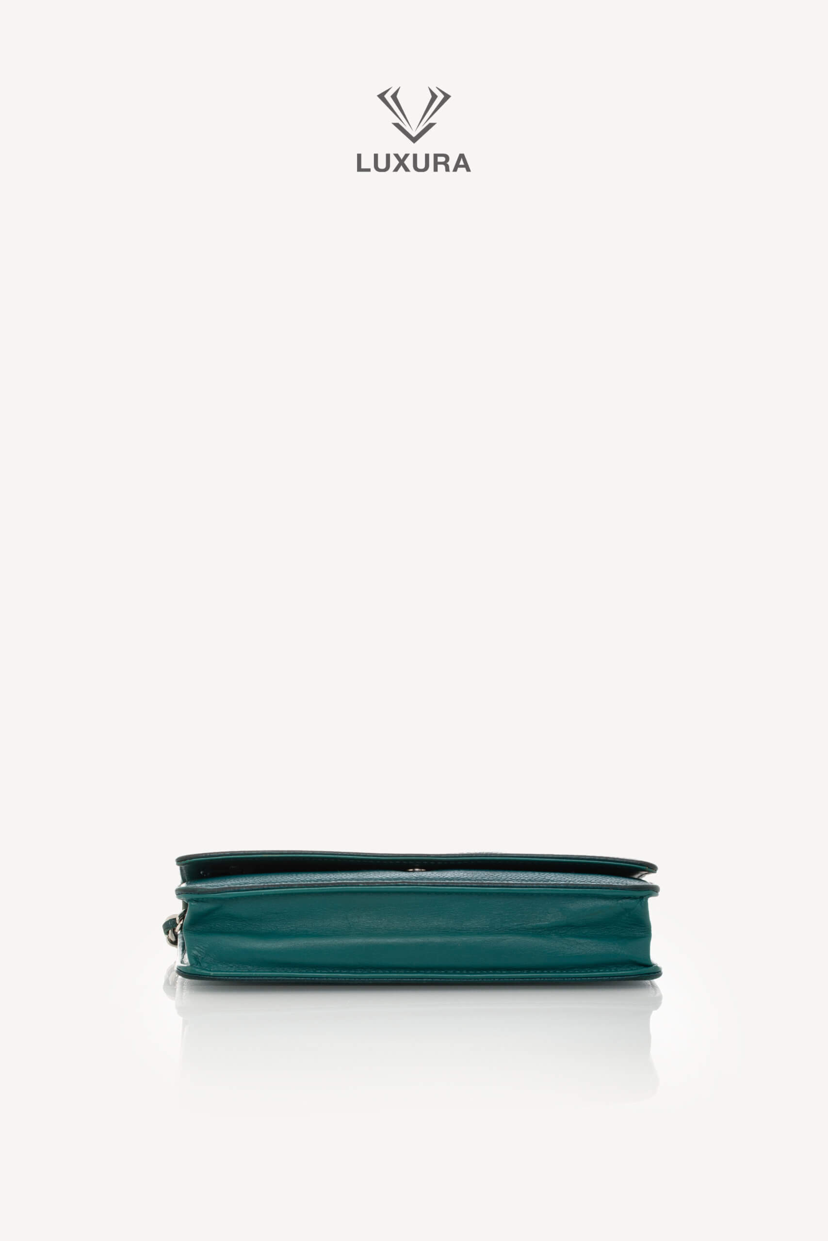 <span style="font-size: 10px;letter-spacing: .15em">HARD TO FIND</span><br>            <strong>CHANEL</strong><br>            <div style="margin-top:10px;font-size:16px">Caviar Timeless CC Wallet on Chain WOC Blue</div><br> - Image 24