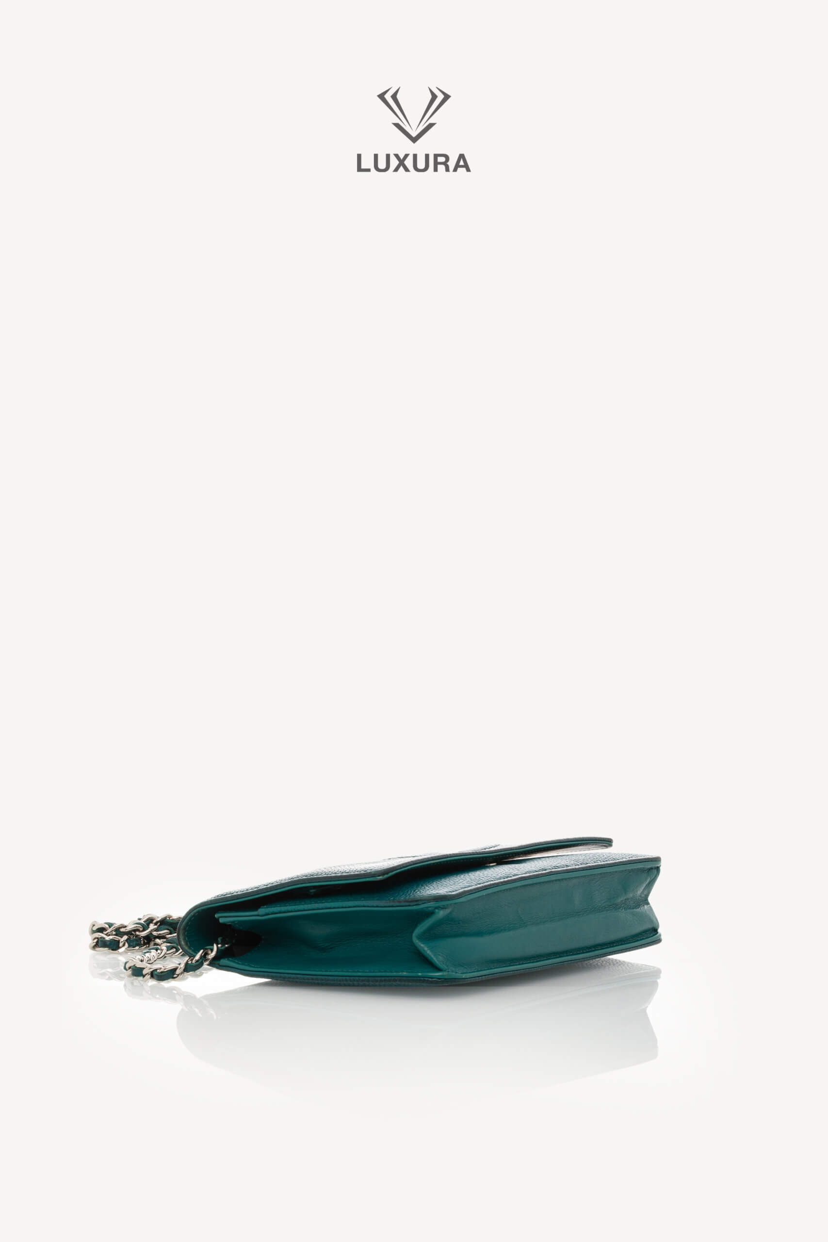 <span style="font-size: 10px;letter-spacing: .15em">HARD TO FIND</span><br>            <strong>CHANEL</strong><br>            <div style="margin-top:10px;font-size:16px">Caviar Timeless CC Wallet on Chain WOC Blue</div><br> - Image 23