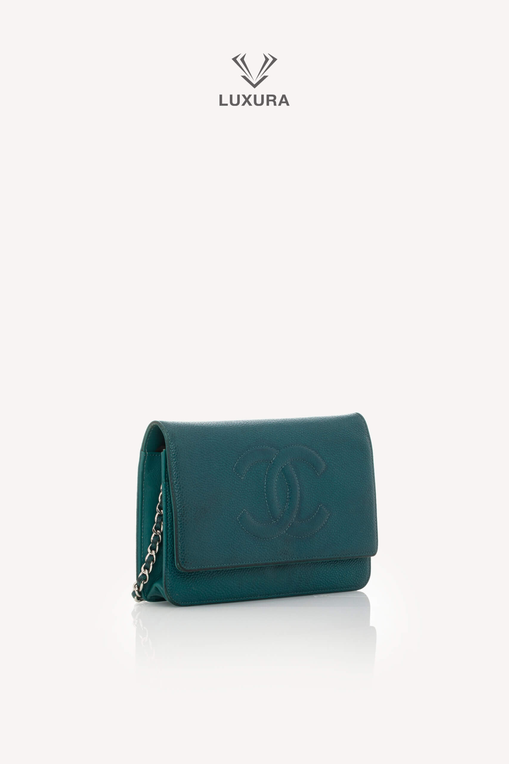 <span style="font-size: 10px;letter-spacing: .15em">HARD TO FIND</span><br>            <strong>CHANEL</strong><br>            <div style="margin-top:10px;font-size:16px">Caviar Timeless CC Wallet on Chain WOC Blue</div><br> - Image 4