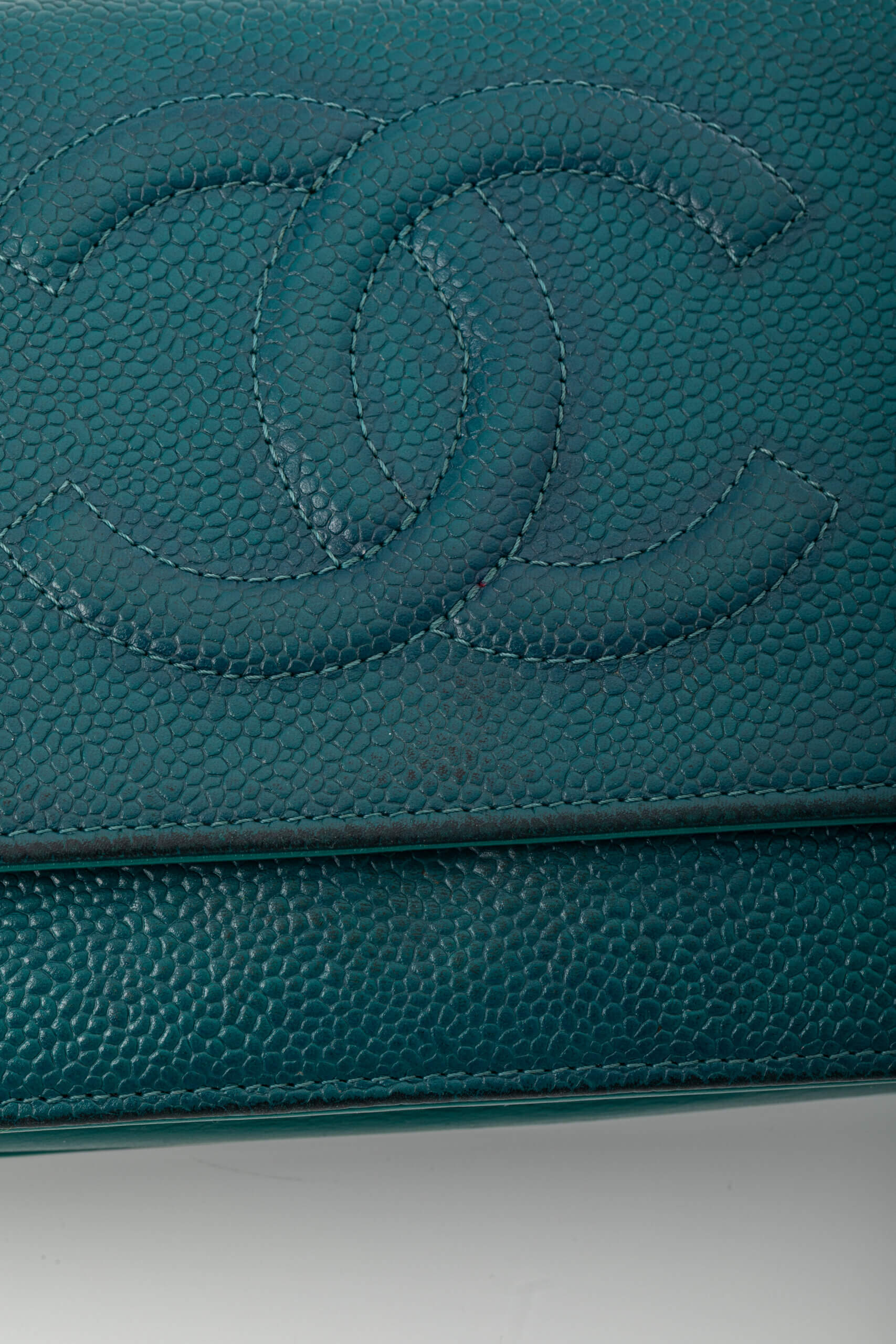 <span style="font-size: 10px;letter-spacing: .15em">HARD TO FIND</span><br>            <strong>CHANEL</strong><br>            <div style="margin-top:10px;font-size:16px">Caviar Timeless CC Wallet on Chain WOC Blue</div><br> - Image 20