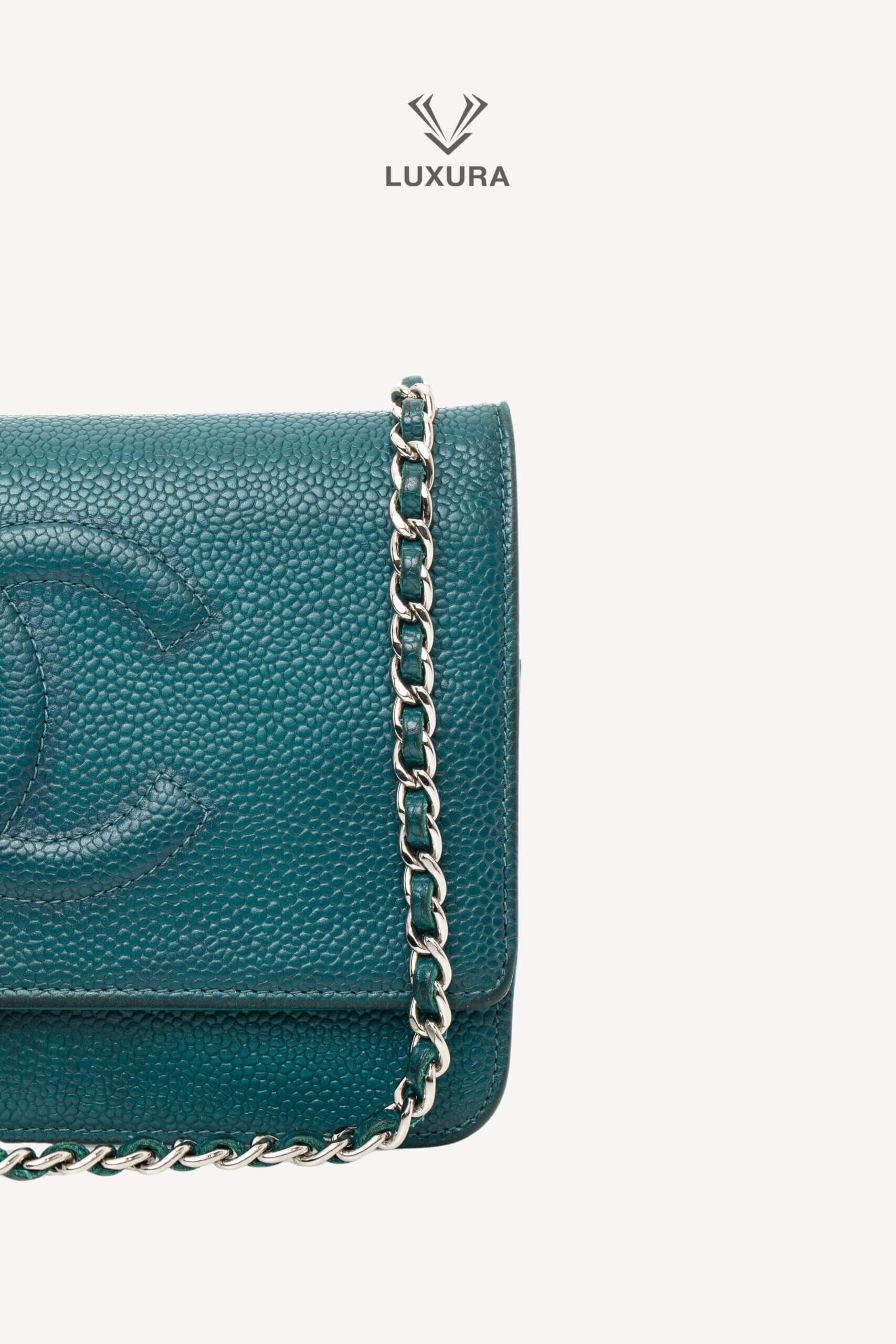 <span style="font-size: 10px;letter-spacing: .15em">HARD TO FIND</span><br>            <strong>CHANEL</strong><br>            <div style="margin-top:10px;font-size:16px">Caviar Timeless CC Wallet on Chain WOC Blue</div><br> - Image 19