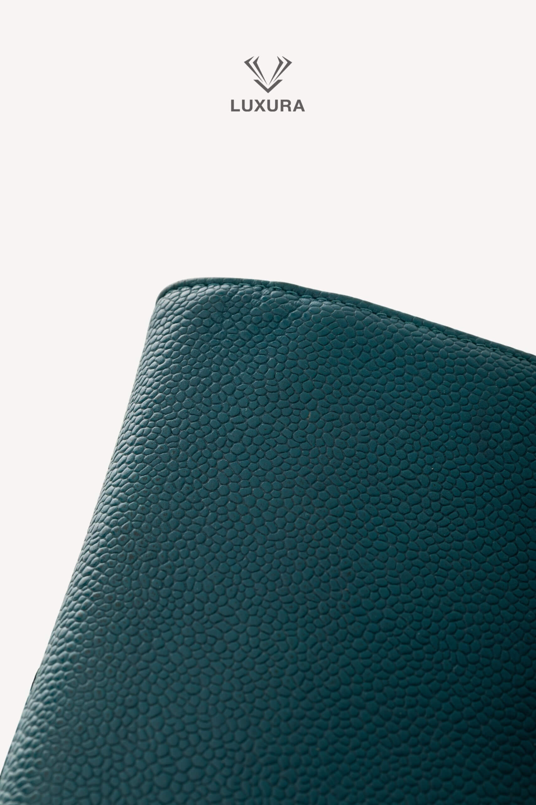 <span style="font-size: 10px;letter-spacing: .15em">HARD TO FIND</span><br>            <strong>CHANEL</strong><br>            <div style="margin-top:10px;font-size:16px">Caviar Timeless CC Wallet on Chain WOC Blue</div><br> - Image 18