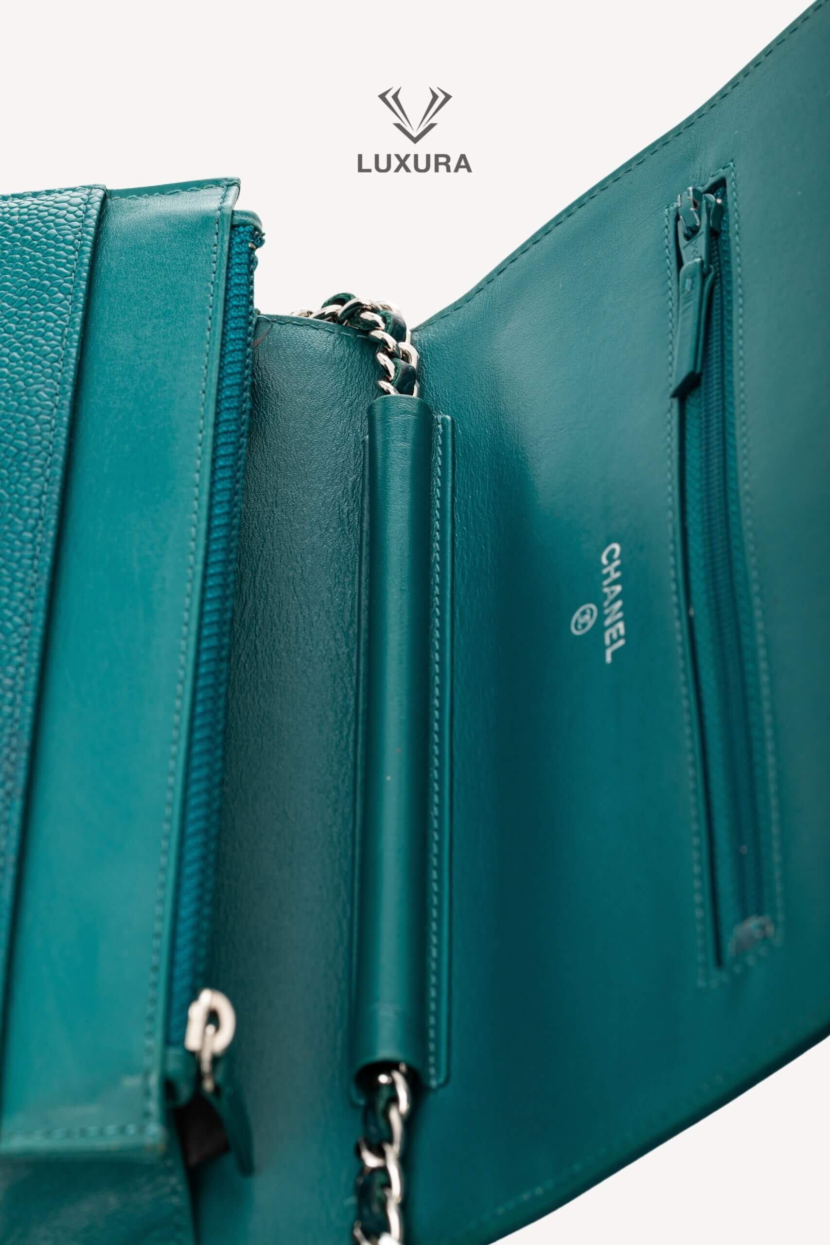 <span style="font-size: 10px;letter-spacing: .15em">HARD TO FIND</span><br>            <strong>CHANEL</strong><br>            <div style="margin-top:10px;font-size:16px">Caviar Timeless CC Wallet on Chain WOC Blue</div><br> - Image 10