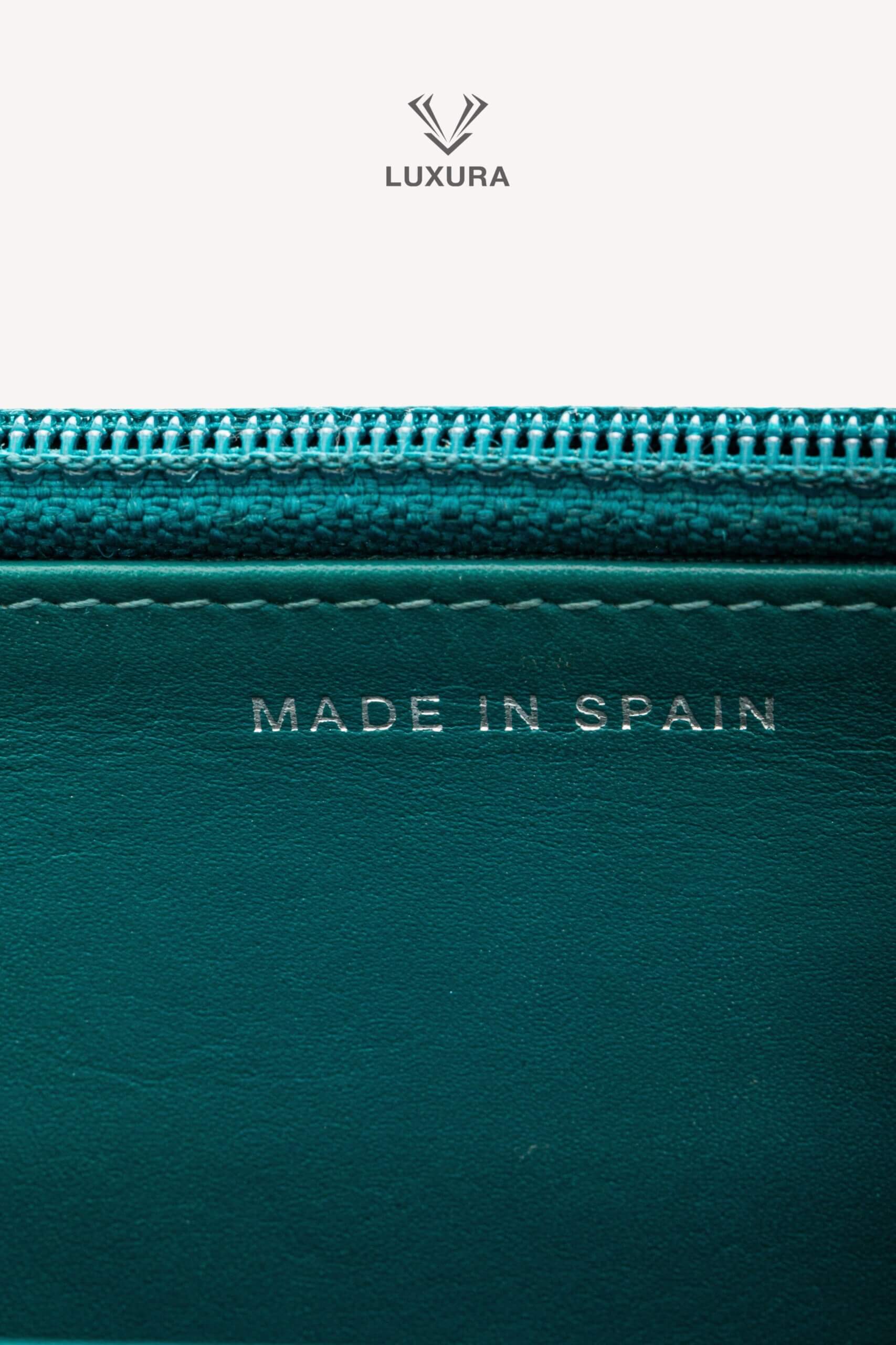 <span style="font-size: 10px;letter-spacing: .15em">HARD TO FIND</span><br>            <strong>CHANEL</strong><br>            <div style="margin-top:10px;font-size:16px">Caviar Timeless CC Wallet on Chain WOC Blue</div><br> - Image 15