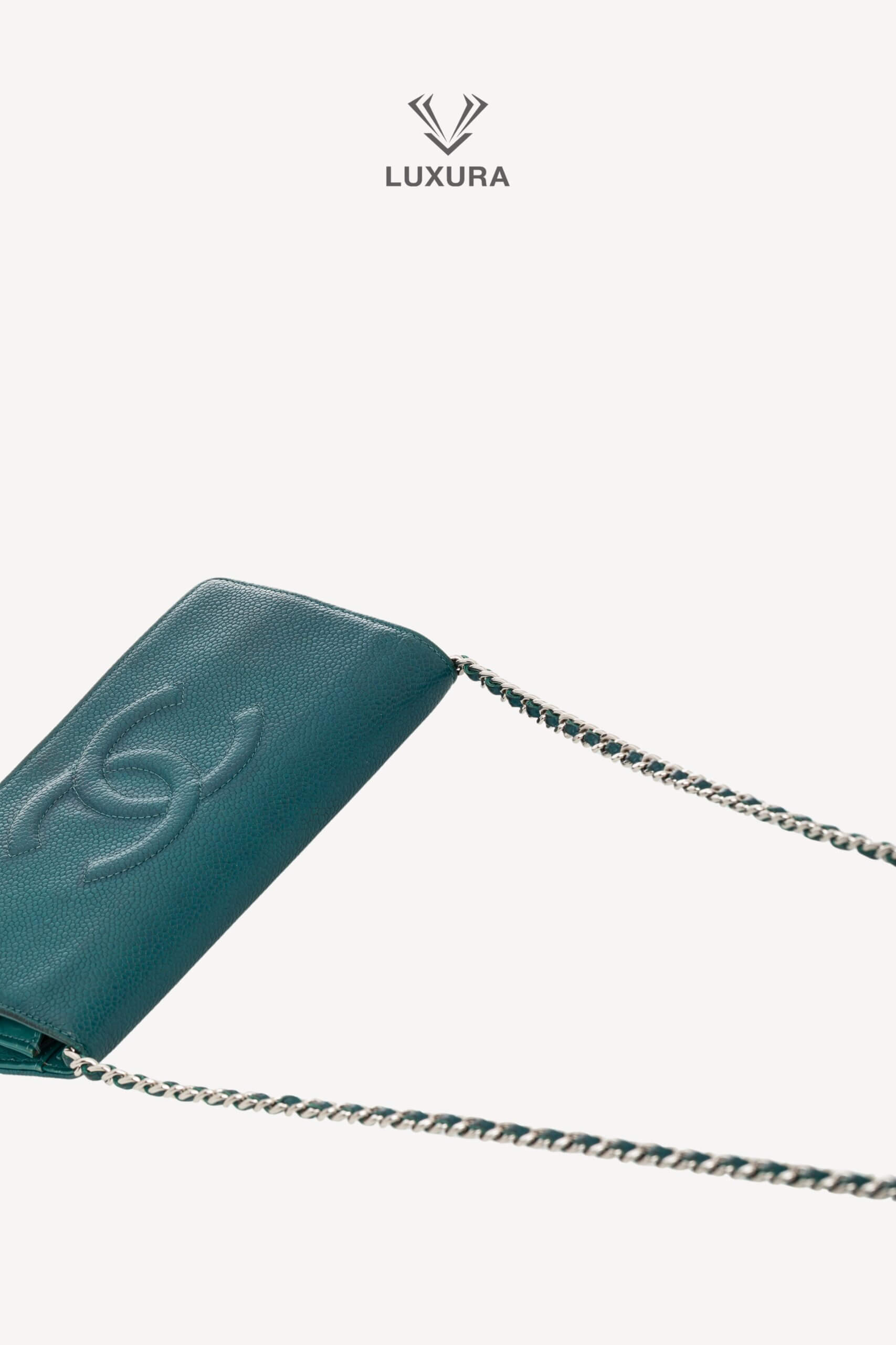 <span style="font-size: 10px;letter-spacing: .15em">HARD TO FIND</span><br>            <strong>CHANEL</strong><br>            <div style="margin-top:10px;font-size:16px">Caviar Timeless CC Wallet on Chain WOC Blue</div><br> - Image 5