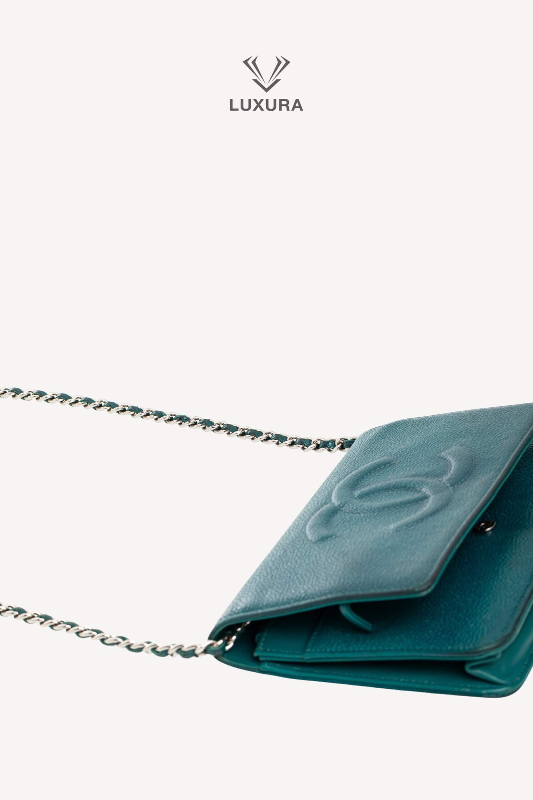 <span style="font-size: 10px;letter-spacing: .15em">HARD TO FIND</span><br>            <strong>CHANEL</strong><br>            <div style="margin-top:10px;font-size:16px">Caviar Timeless CC Wallet on Chain WOC Blue</div><br> - Image 6
