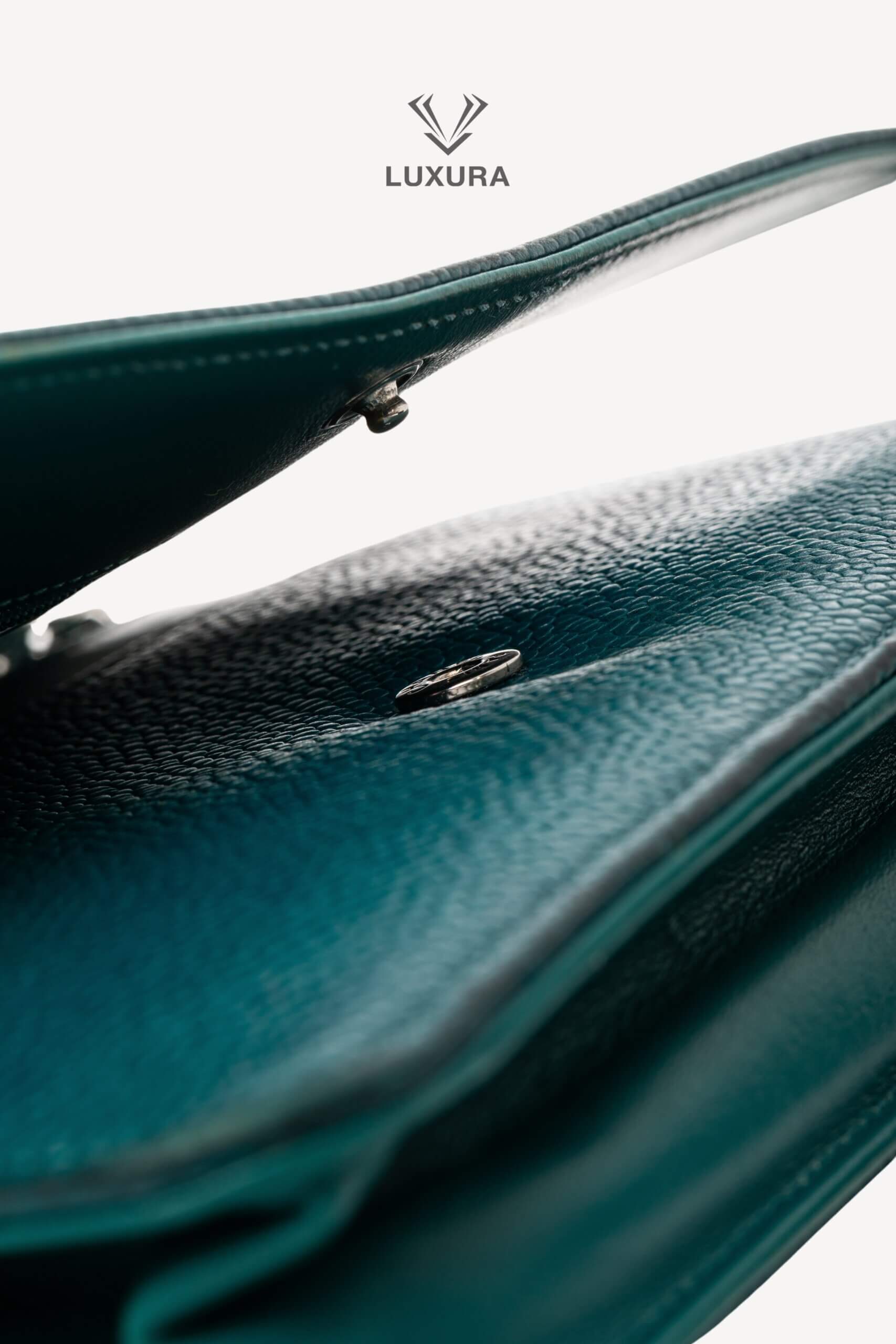 <span style="font-size: 10px;letter-spacing: .15em">HARD TO FIND</span><br>            <strong>CHANEL</strong><br>            <div style="margin-top:10px;font-size:16px">Caviar Timeless CC Wallet on Chain WOC Blue</div><br> - Image 13