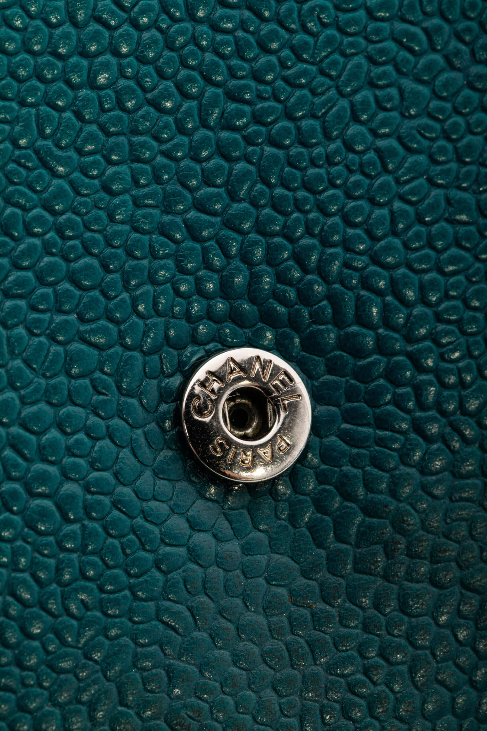 <span style="font-size: 10px;letter-spacing: .15em">HARD TO FIND</span><br>            <strong>CHANEL</strong><br>            <div style="margin-top:10px;font-size:16px">Caviar Timeless CC Wallet on Chain WOC Blue</div><br> - Image 14