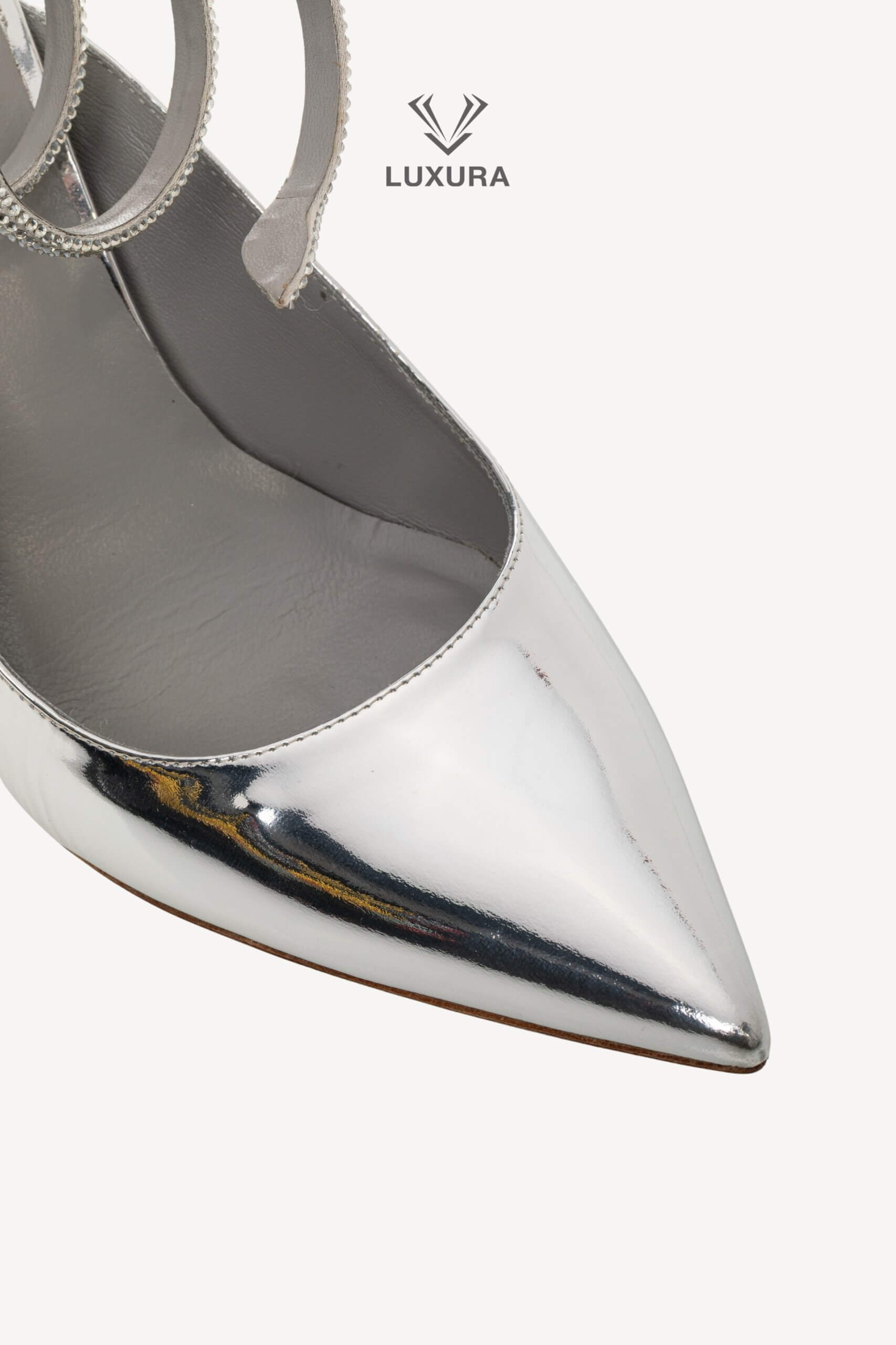 <span style="font-size: 10px;letter-spacing: .15em">BEST DEAL</span><br> <strong>RENE</strong><br> <div style="margin-top:10px;font-size:16px">Caovilla Cleo 105 Silver Tone Leather Pumps 40</div><br> - Image 8