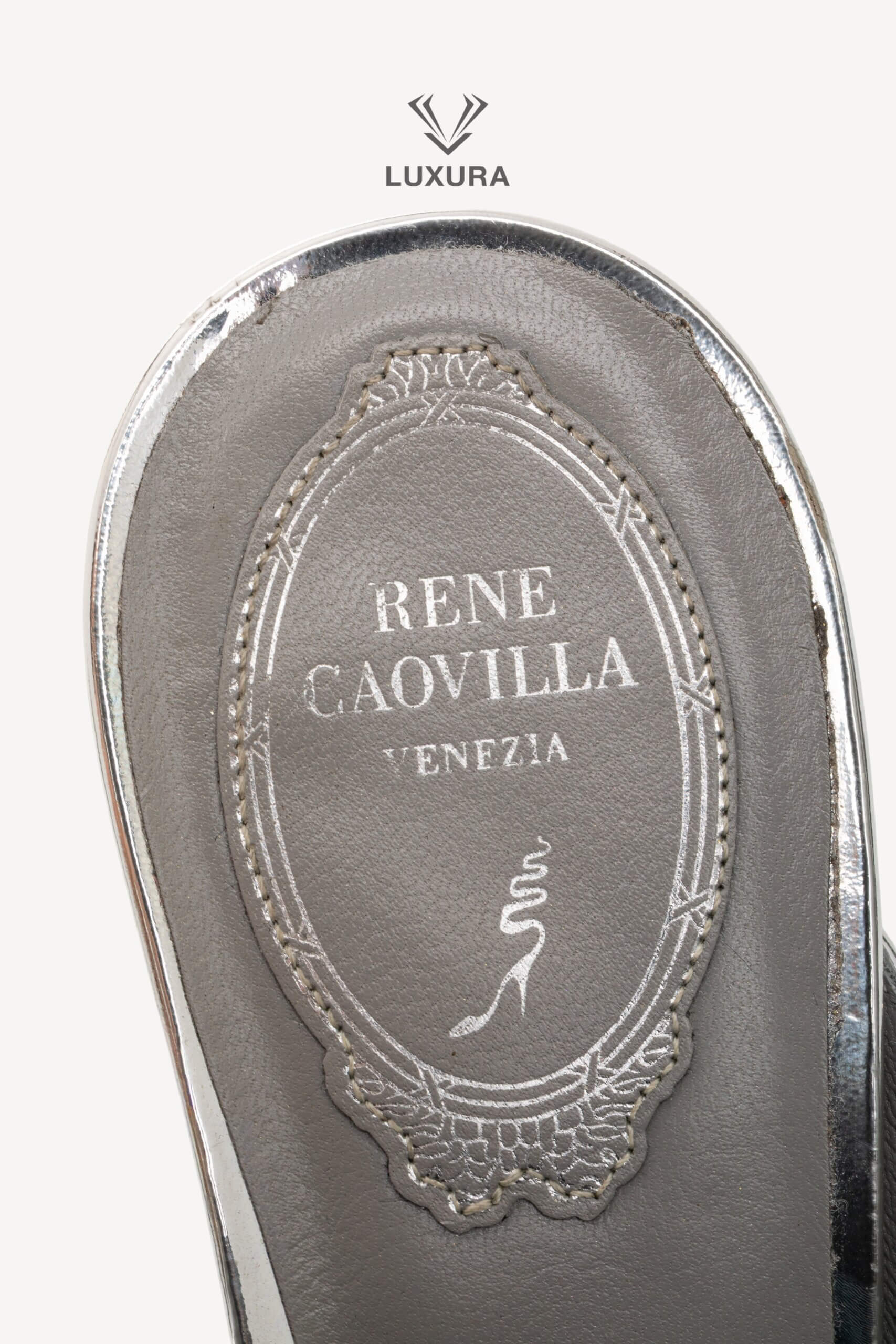 <span style="font-size: 10px;letter-spacing: .15em">BEST DEAL</span><br> <strong>RENE</strong><br> <div style="margin-top:10px;font-size:16px">Caovilla Cleo 105 Silver Tone Leather Pumps 40</div><br> - Image 13