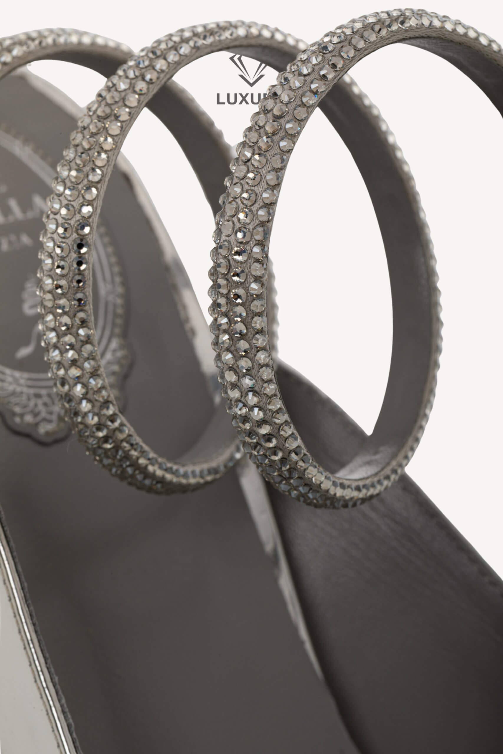 <span style="font-size: 10px;letter-spacing: .15em">BEST DEAL</span><br> <strong>RENE</strong><br> <div style="margin-top:10px;font-size:16px">Caovilla Cleo 105 Silver Tone Leather Pumps 40</div><br> - Image 11