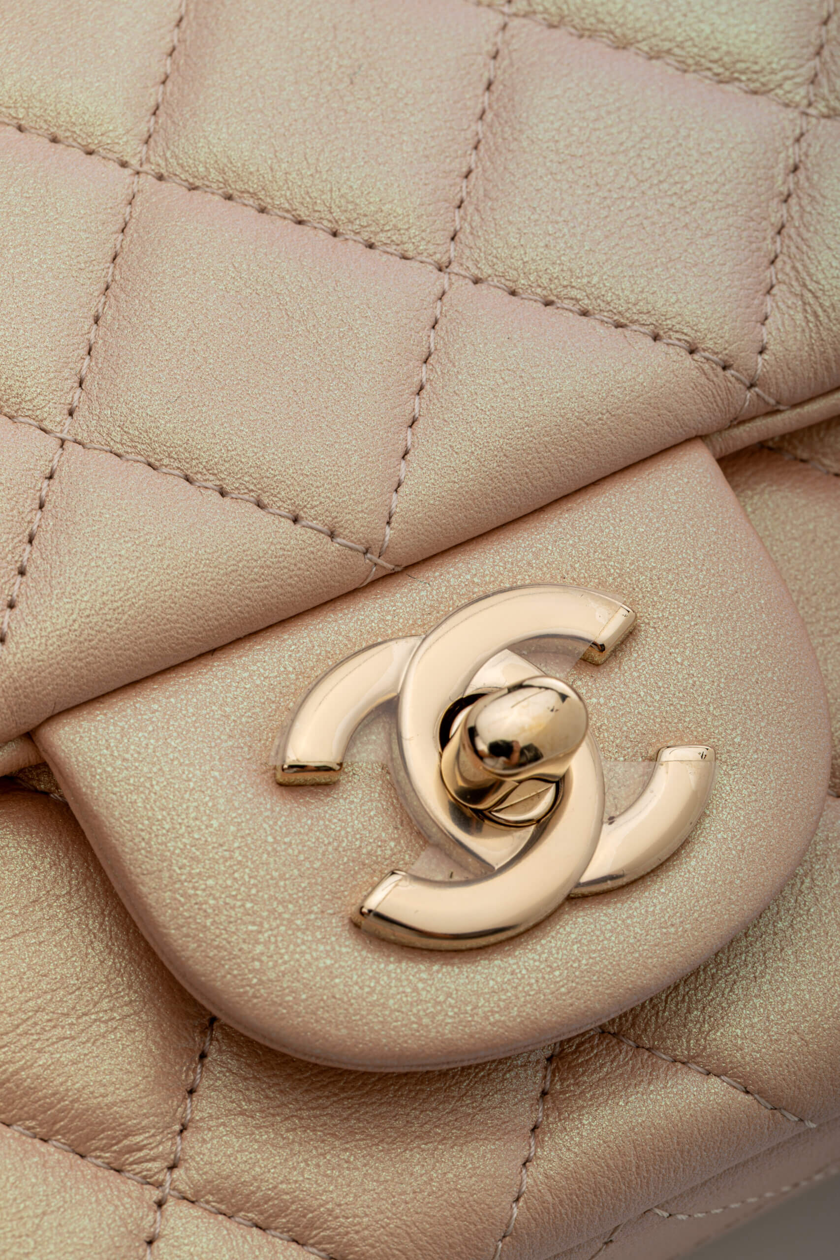 <span style="font-size: 10px;letter-spacing: .15em">HARD TO FIND</span><br>            <strong>CHANEL</strong><br>            <div style="margin-top:10px;font-size:16px">Classic Mini Rectangular Flap Bag Baby Pink Iridescent Lambskin Leather</div><br> - Image 12