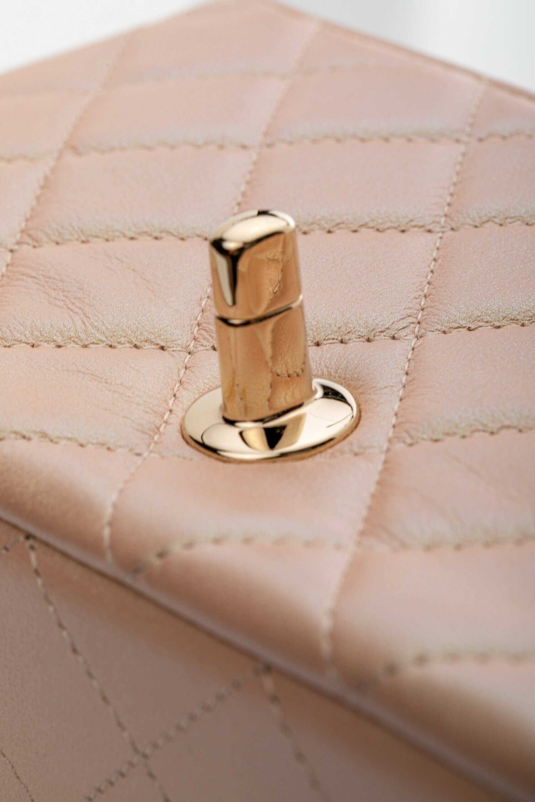 <span style="font-size: 10px;letter-spacing: .15em">HARD TO FIND</span><br>            <strong>CHANEL</strong><br>            <div style="margin-top:10px;font-size:16px">Classic Mini Rectangular Flap Bag Baby Pink Iridescent Lambskin Leather</div><br> - Image 16
