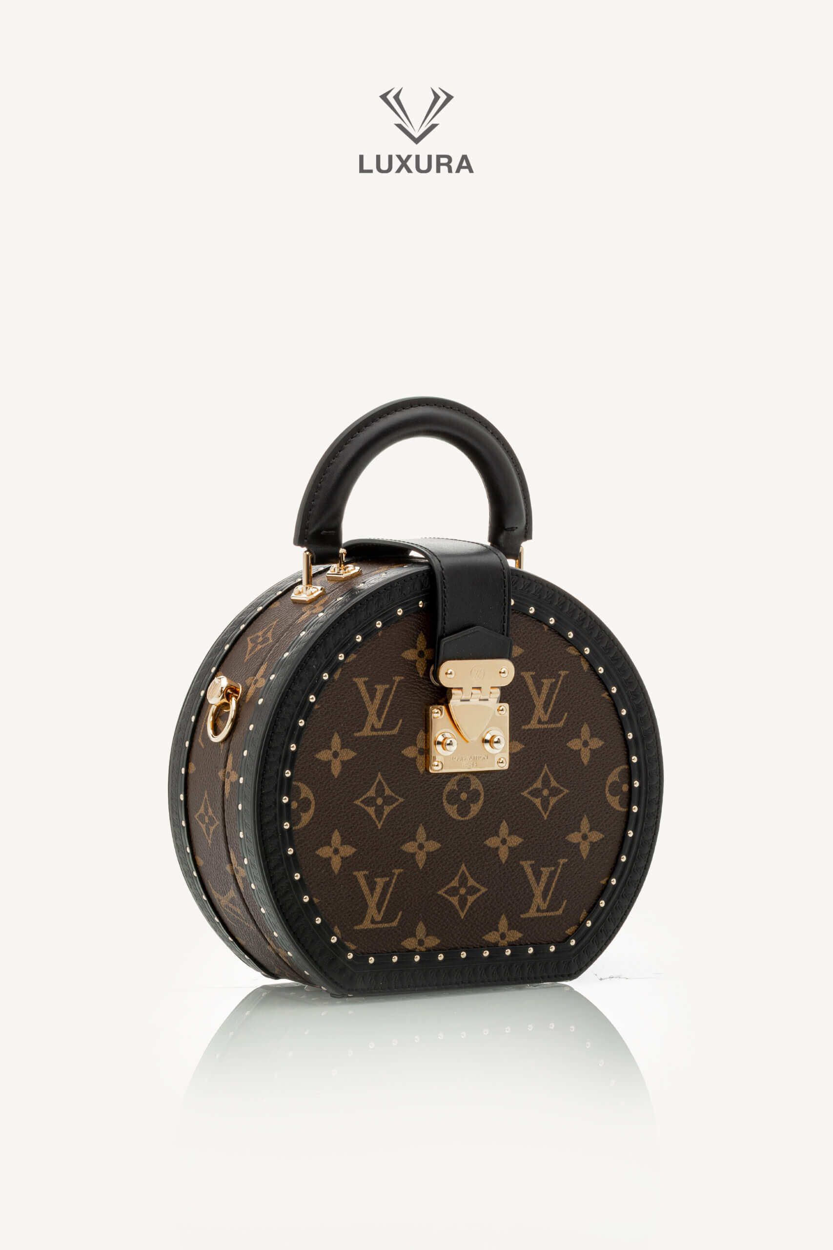 <span style="font-size: 10px;letter-spacing: .15em">NEW COLLECTION</span><br>            <strong>LOUIS VUITTON</strong><br>            <div style="margin-top:10px;font-size:16px">Boite Chapeau PM Monogram Coated Canvas M15293</div><br> - Image 3