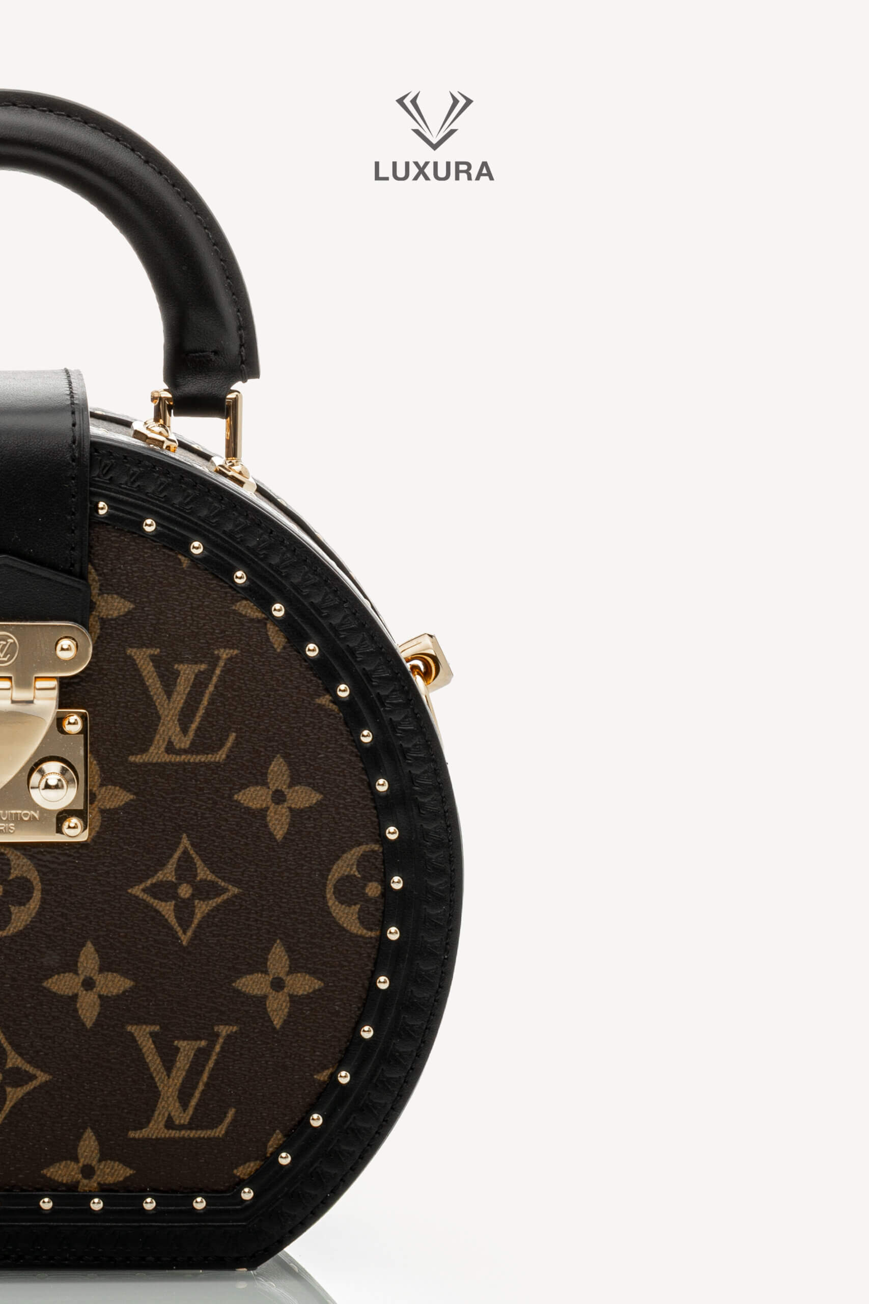<span style="font-size: 10px;letter-spacing: .15em">NEW COLLECTION</span><br>            <strong>LOUIS VUITTON</strong><br>            <div style="margin-top:10px;font-size:16px">Boite Chapeau PM Monogram Coated Canvas M15293</div><br> - Image 7