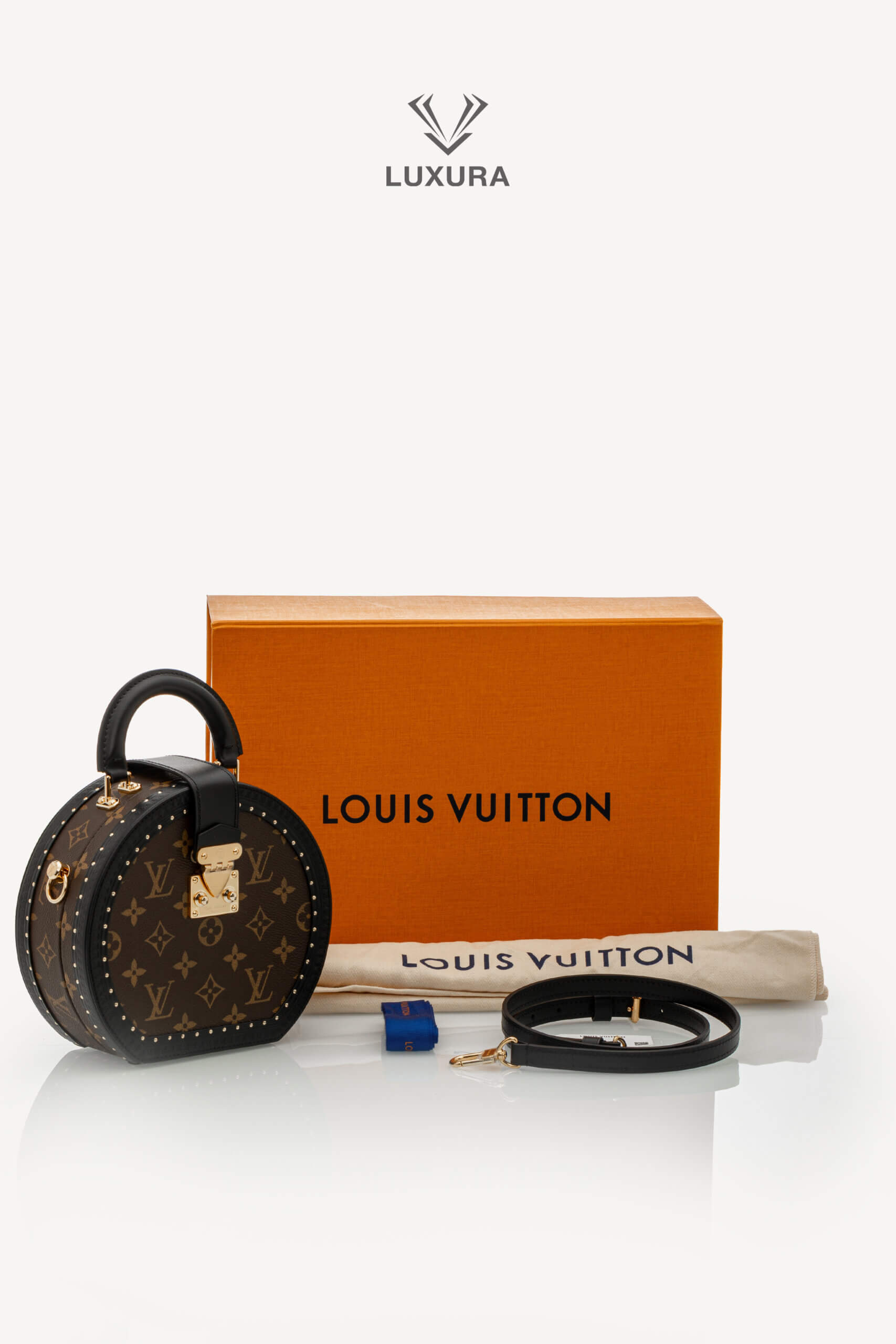 <span style="font-size: 10px;letter-spacing: .15em">NEW COLLECTION</span><br>            <strong>LOUIS VUITTON</strong><br>            <div style="margin-top:10px;font-size:16px">Boite Chapeau PM Monogram Coated Canvas M15293</div><br> - Image 2