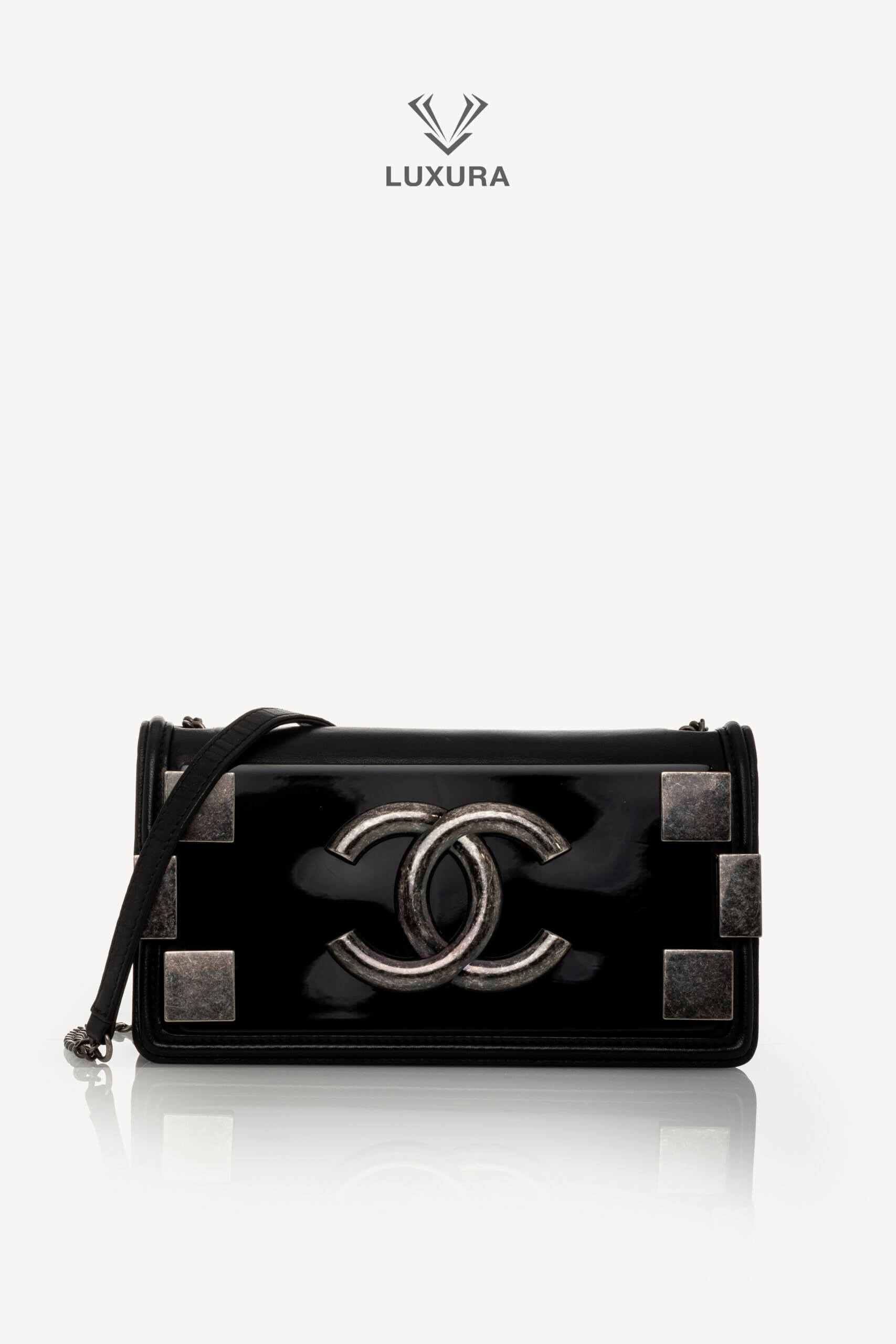 <span style="font-size: 10px;letter-spacing: .15em">HARD TO FIND</span><br> <strong>CHANEL</strong><br> <div style="margin-top:10px;font-size:16px">Boy Lego Brick Flap Bag Lambskin-PVC Black</div><br>