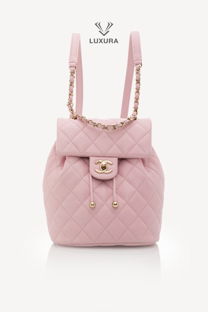 <span style="font-size: 10px;letter-spacing: .15em">NEW COLLECTION</span><br>            <strong>CHANEL</strong><br>            <div style="margin-top:10px;font-size:16px">Caviar Quilted Small Urban Spirit Backpack Pink</div><br>