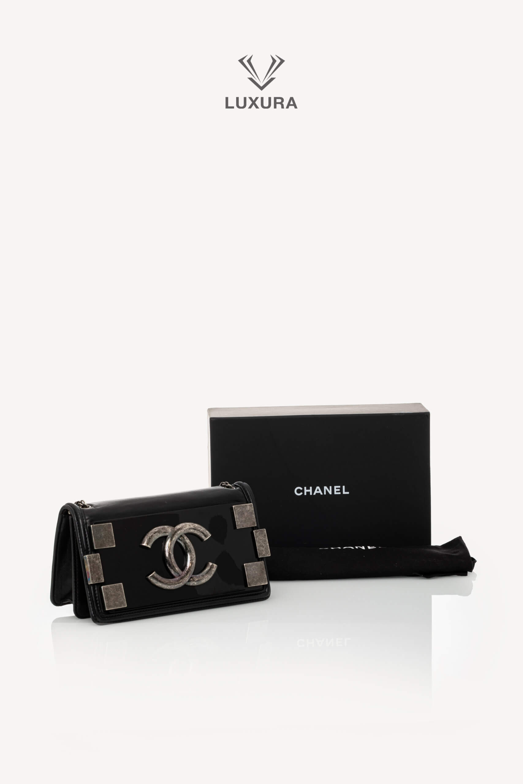 <span style="font-size: 10px;letter-spacing: .15em">HARD TO FIND</span><br> <strong>CHANEL</strong><br> <div style="margin-top:10px;font-size:16px">Boy Lego Brick Flap Bag Lambskin-PVC Black</div><br> - Image 2