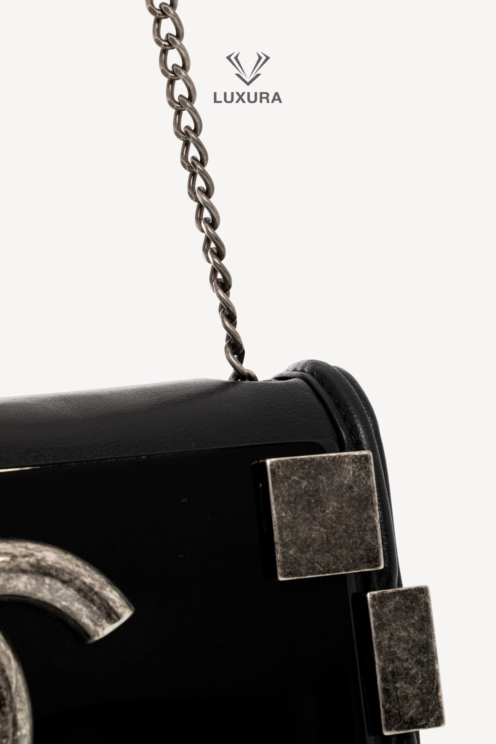 <span style="font-size: 10px;letter-spacing: .15em">HARD TO FIND</span><br> <strong>CHANEL</strong><br> <div style="margin-top:10px;font-size:16px">Boy Lego Brick Flap Bag Lambskin-PVC Black</div><br> - Image 15