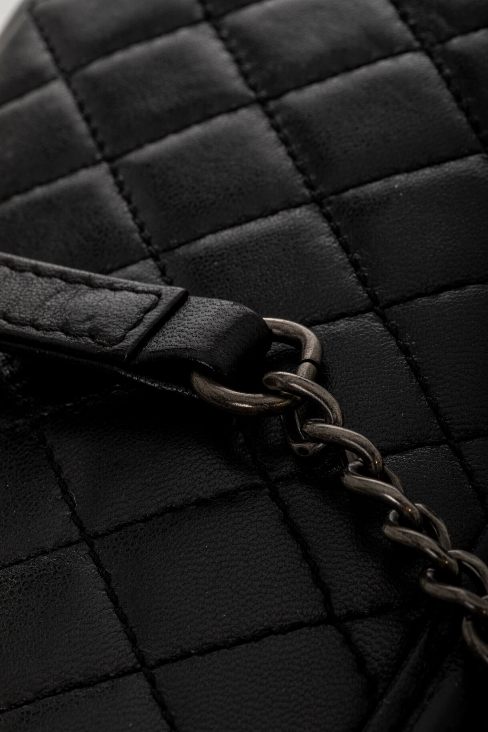 <span style="font-size: 10px;letter-spacing: .15em">HARD TO FIND</span><br> <strong>CHANEL</strong><br> <div style="margin-top:10px;font-size:16px">Boy Lego Brick Flap Bag Lambskin-PVC Black</div><br> - Image 14