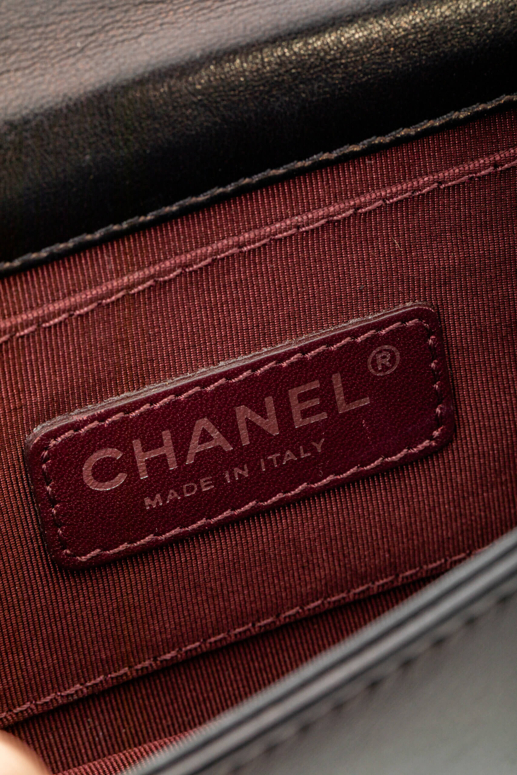 <span style="font-size: 10px;letter-spacing: .15em">HARD TO FIND</span><br> <strong>CHANEL</strong><br> <div style="margin-top:10px;font-size:16px">Boy Lego Brick Flap Bag Lambskin-PVC Black</div><br> - Image 20