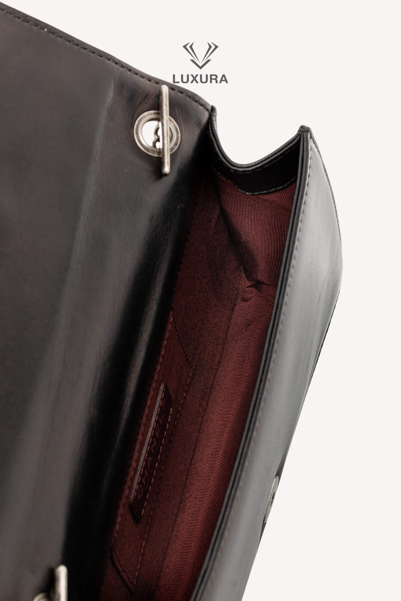 <span style="font-size: 10px;letter-spacing: .15em">HARD TO FIND</span><br> <strong>CHANEL</strong><br> <div style="margin-top:10px;font-size:16px">Boy Lego Brick Flap Bag Lambskin-PVC Black</div><br> - Image 22