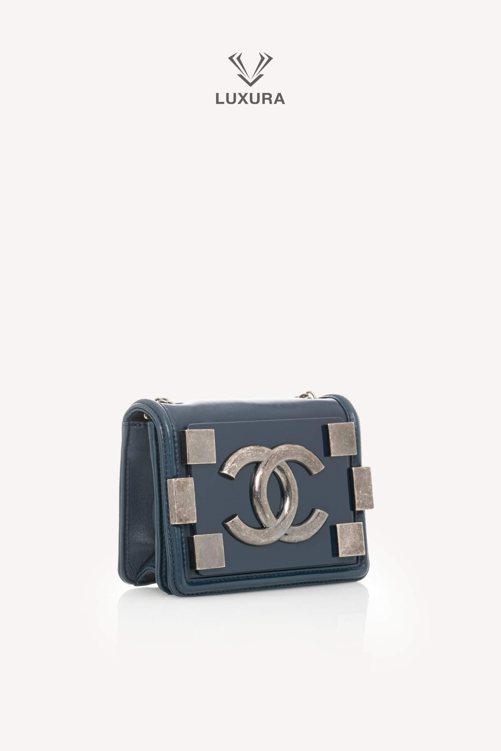 <span style="font-size: 10px;letter-spacing: .15em">HARD TO FIND</span><br> <strong>CHANEL</strong><br> <div style="margin-top:10px;font-size:16px">Mini Boy Lego Brick Lambskin-PVC Blue</div><br> - Image 3