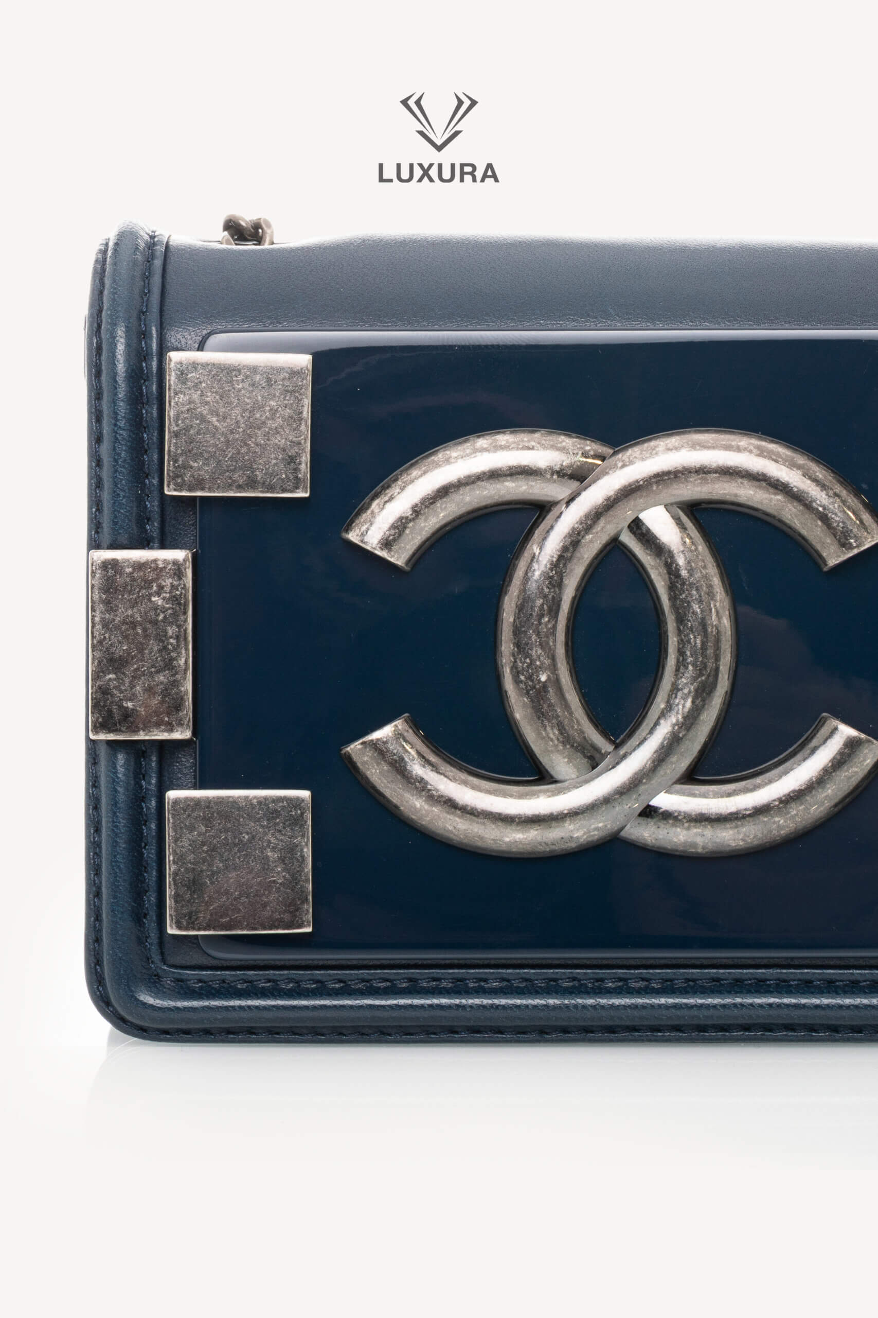 <span style="font-size: 10px;letter-spacing: .15em">HARD TO FIND</span><br> <strong>CHANEL</strong><br> <div style="margin-top:10px;font-size:16px">Mini Boy Lego Brick Lambskin-PVC Blue</div><br> - Image 11