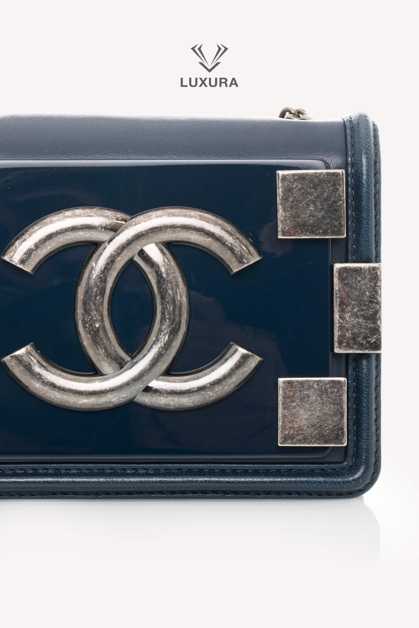 <span style="font-size: 10px;letter-spacing: .15em">HARD TO FIND</span><br> <strong>CHANEL</strong><br> <div style="margin-top:10px;font-size:16px">Mini Boy Lego Brick Lambskin-PVC Blue</div><br> - Image 12