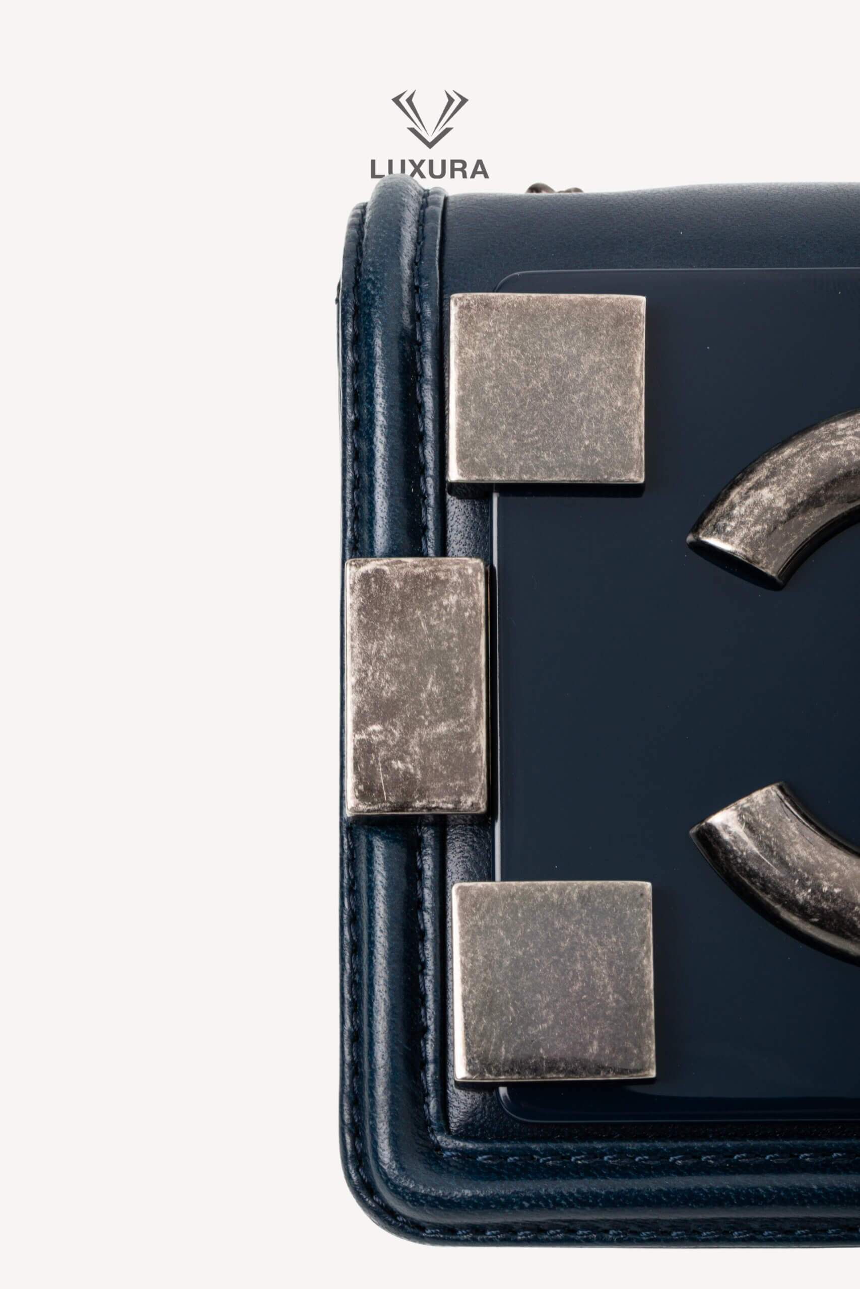 <span style="font-size: 10px;letter-spacing: .15em">HARD TO FIND</span><br> <strong>CHANEL</strong><br> <div style="margin-top:10px;font-size:16px">Mini Boy Lego Brick Lambskin-PVC Blue</div><br> - Image 14