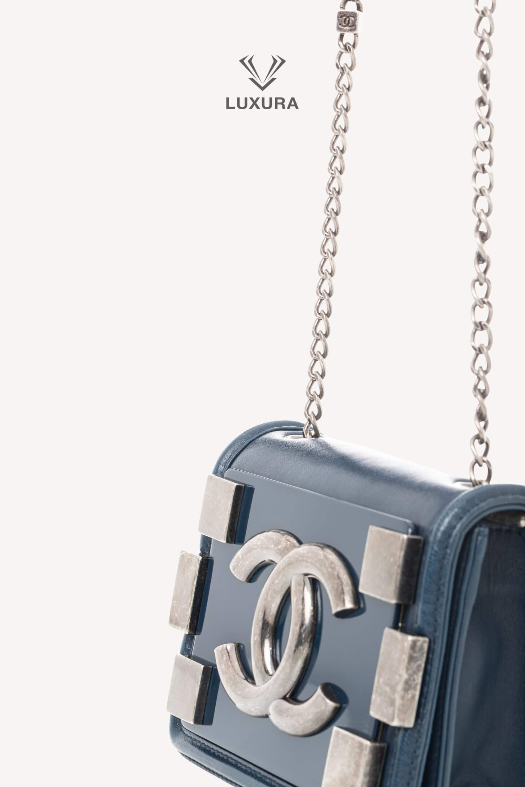 <span style="font-size: 10px;letter-spacing: .15em">HARD TO FIND</span><br> <strong>CHANEL</strong><br> <div style="margin-top:10px;font-size:16px">Mini Boy Lego Brick Lambskin-PVC Blue</div><br> - Image 6