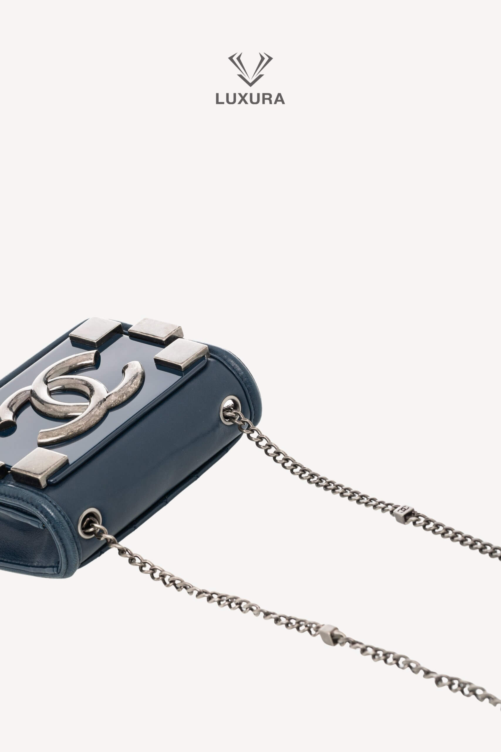 <span style="font-size: 10px;letter-spacing: .15em">HARD TO FIND</span><br> <strong>CHANEL</strong><br> <div style="margin-top:10px;font-size:16px">Mini Boy Lego Brick Lambskin-PVC Blue</div><br> - Image 4